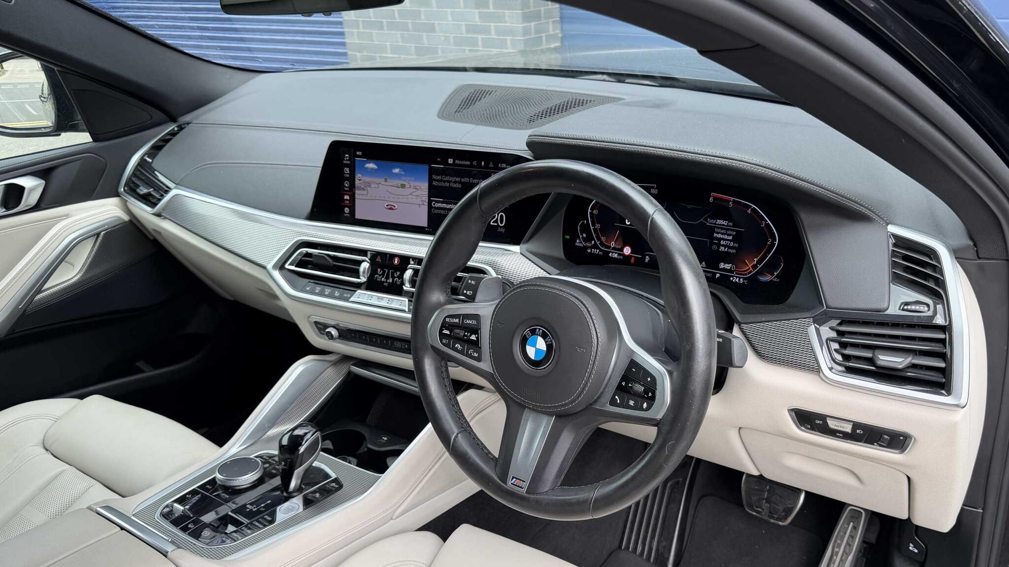 BMW X6 view 4