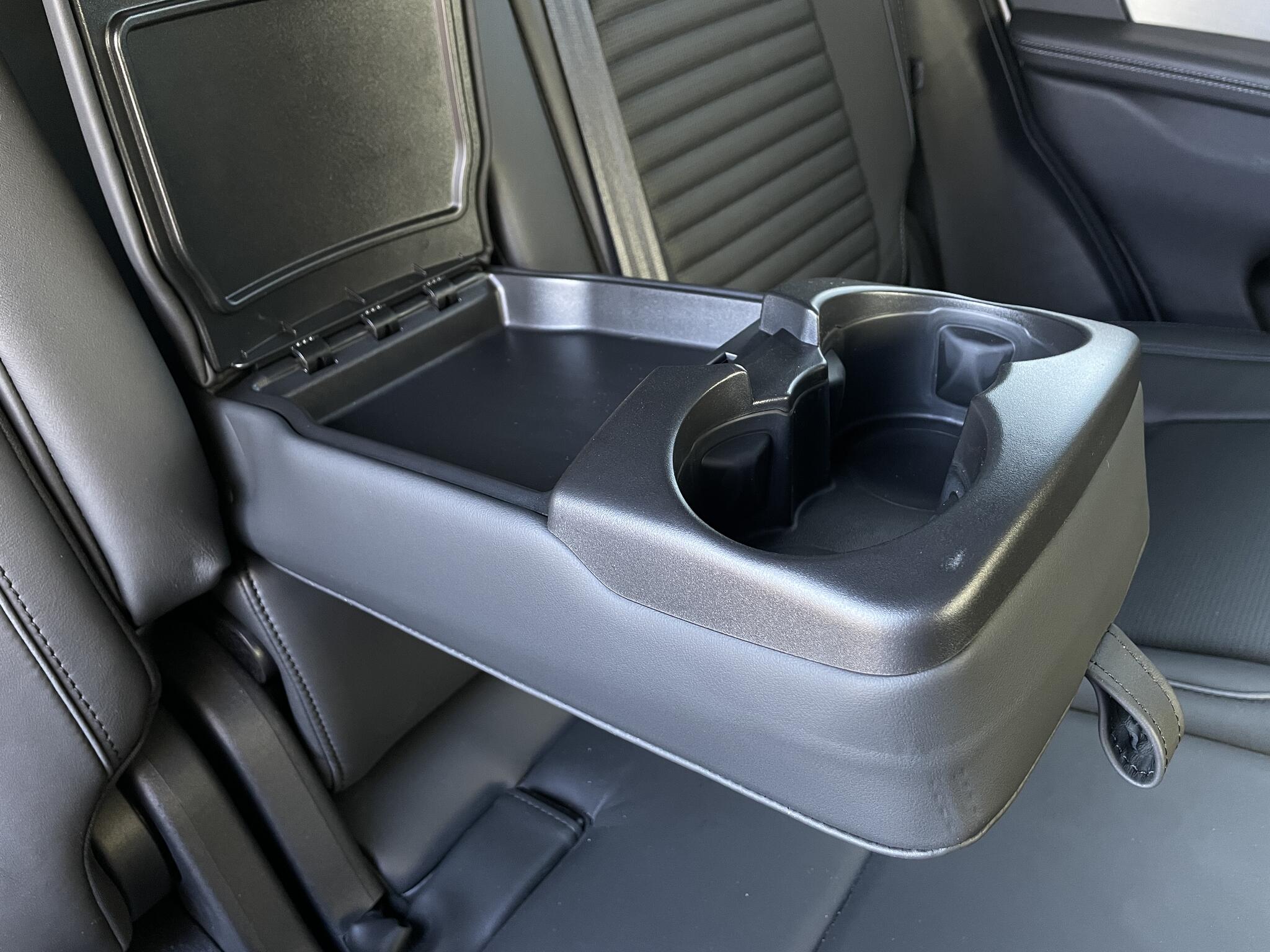 Land Rover Discovery Sport view 51