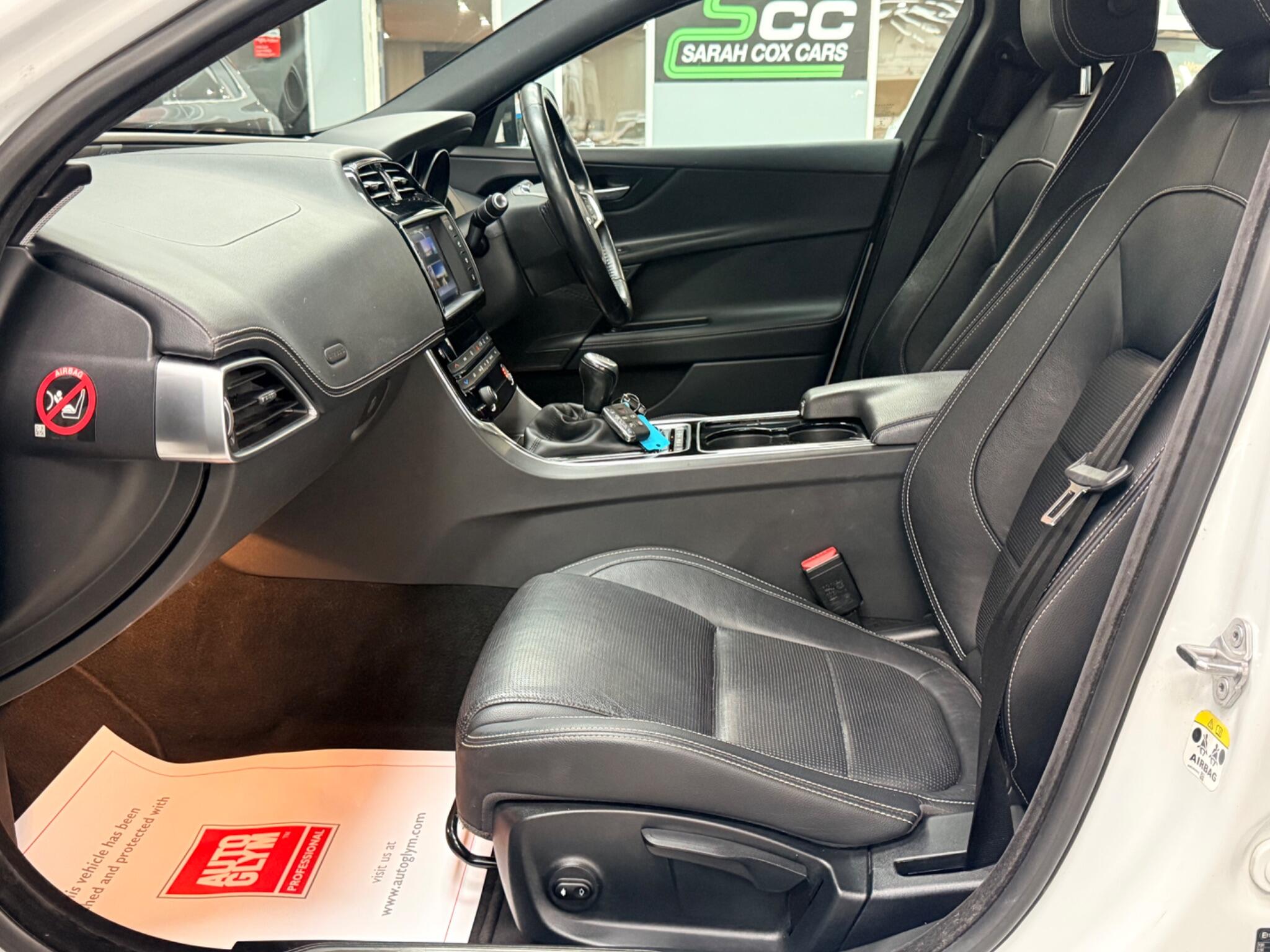 Jaguar Xe view 4