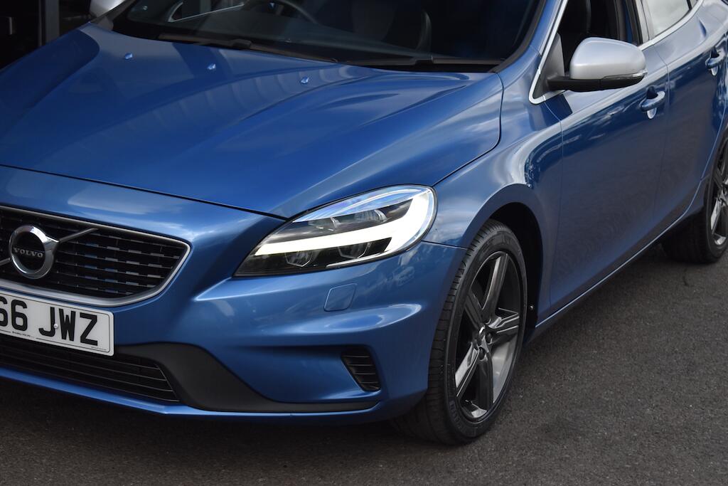 Volvo V40 view 22