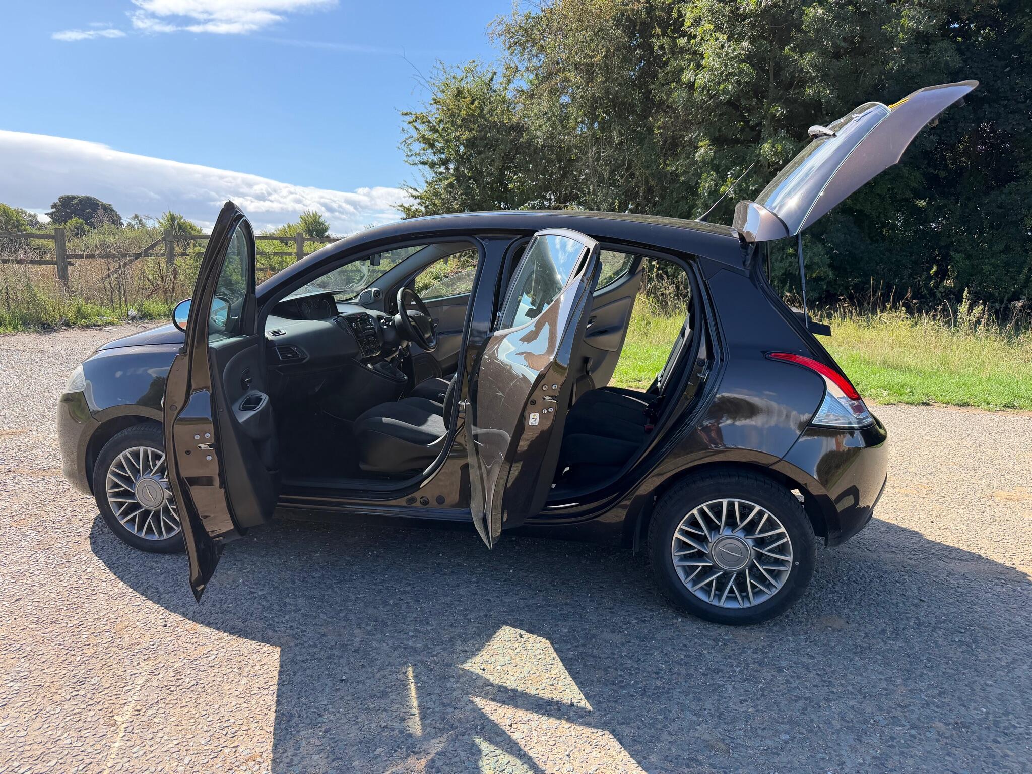 Chrysler Ypsilon view 25