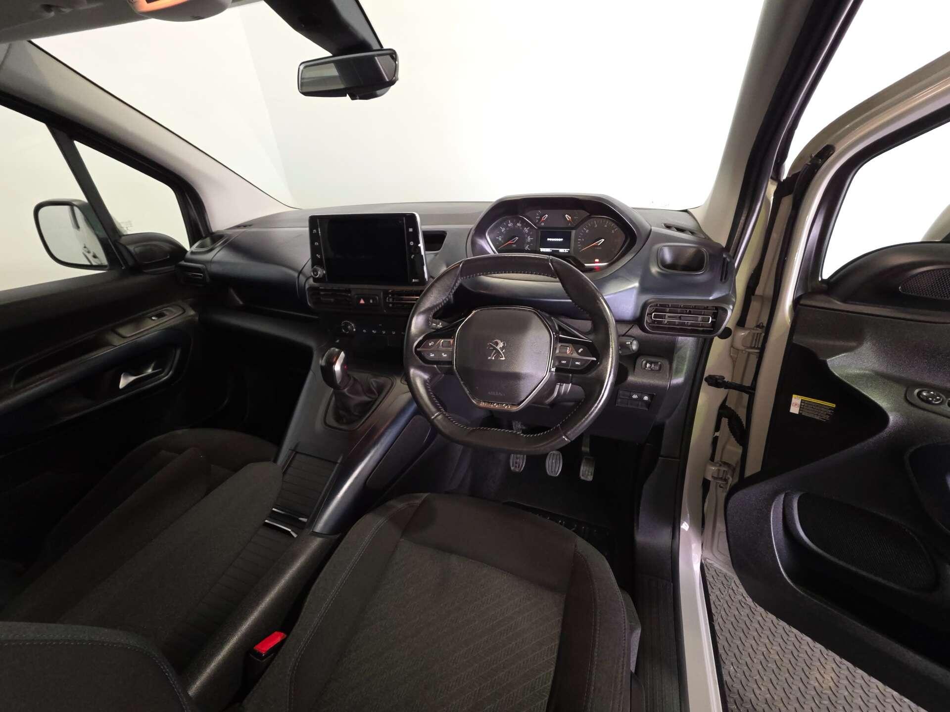 Peugeot Rifter view 12