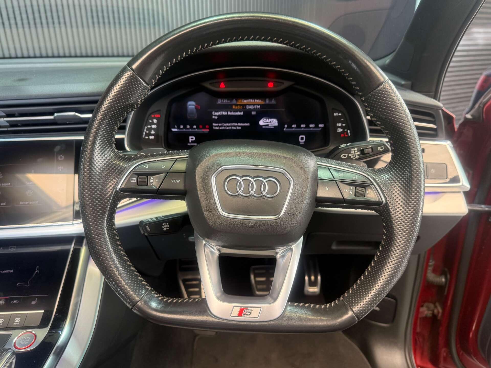 Audi SQ7 view 37