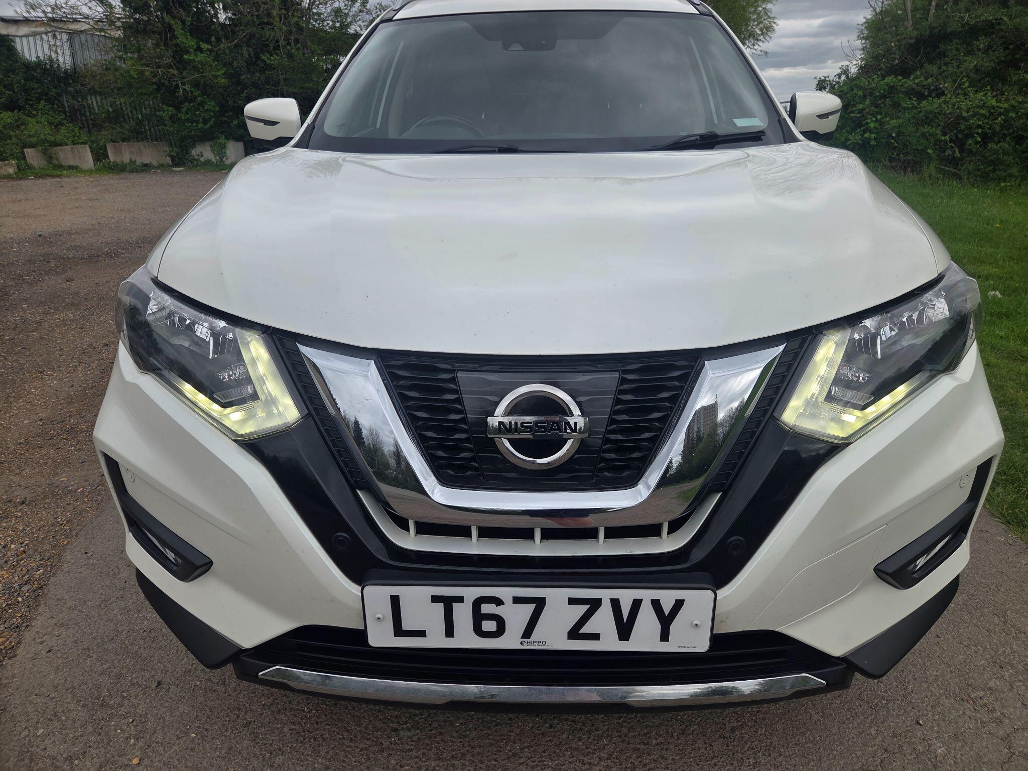 Nissan X-Trail view 3