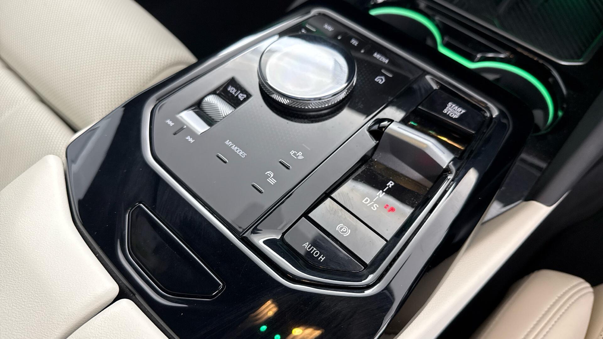 BMW 5 Series view 10