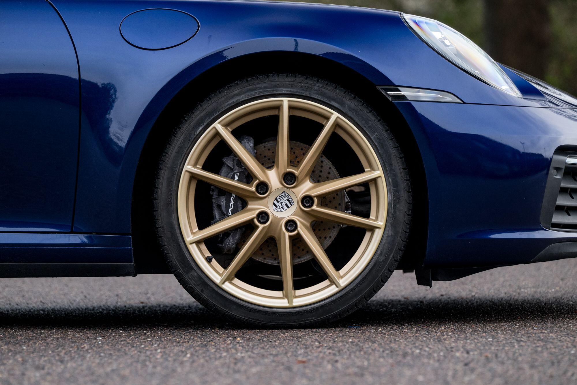 Porsche 911 view 17