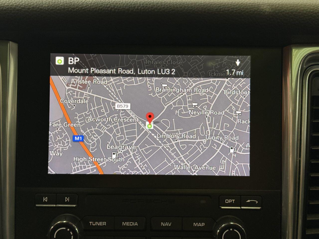 Porsche Macan view 48