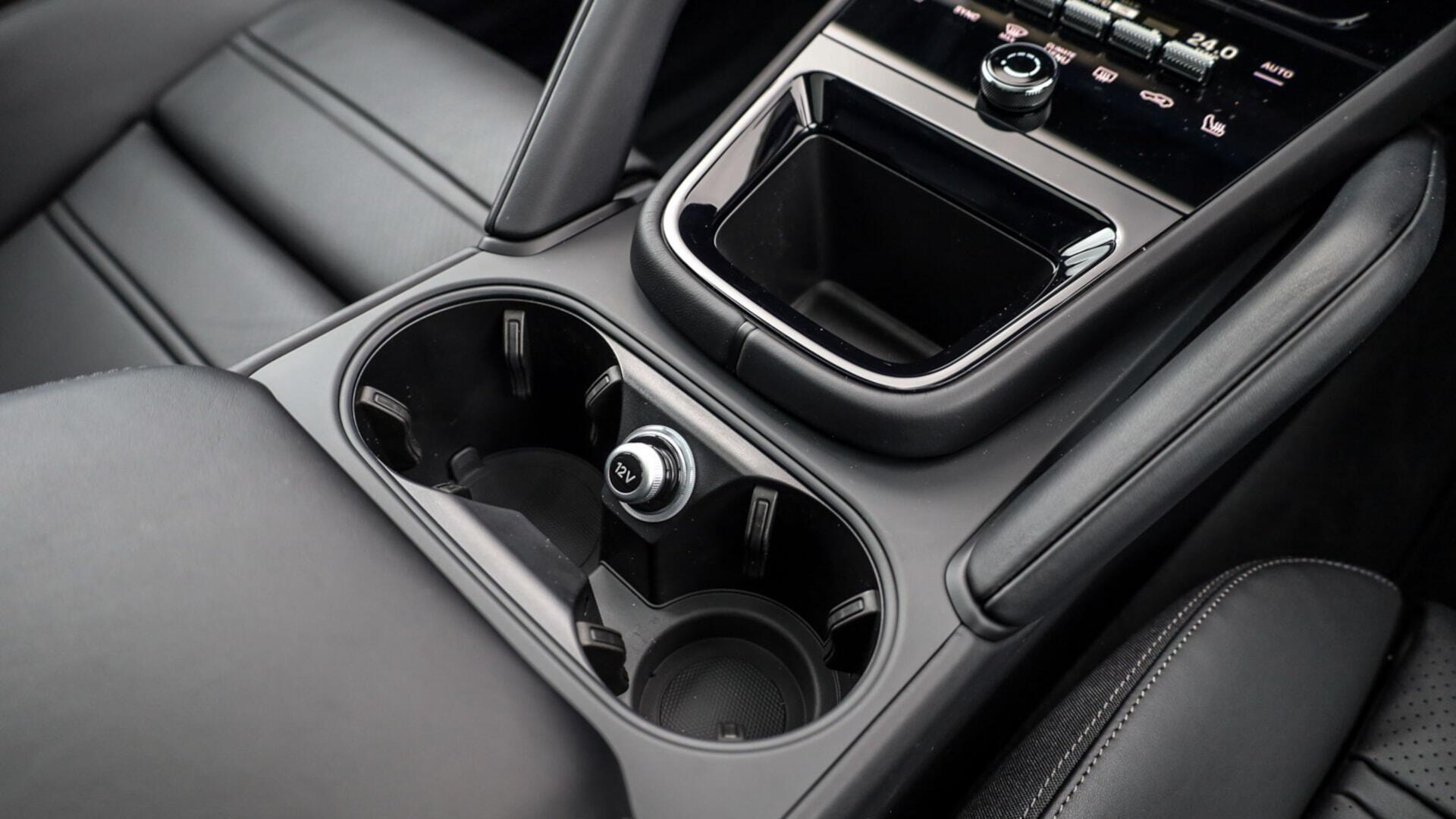 Porsche Cayenne view 19