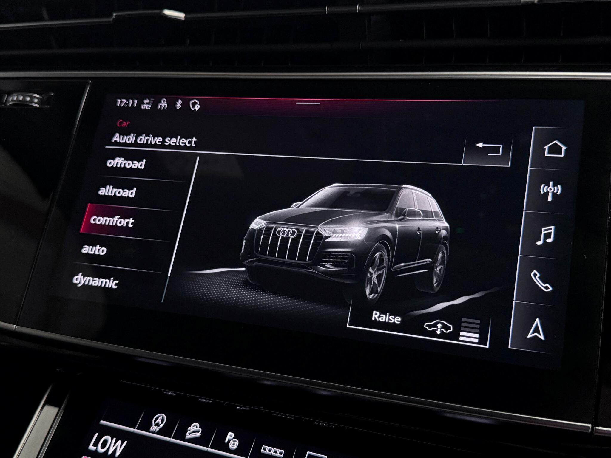 Audi Q7 view 47