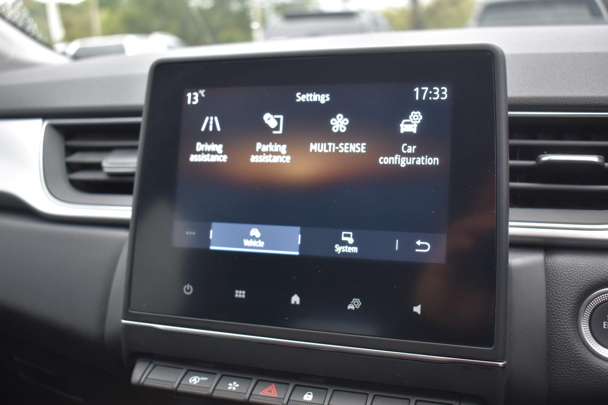 Captur - 1.3 TCe SE Edition Euro 6 (s/s) 5dr - Image 22