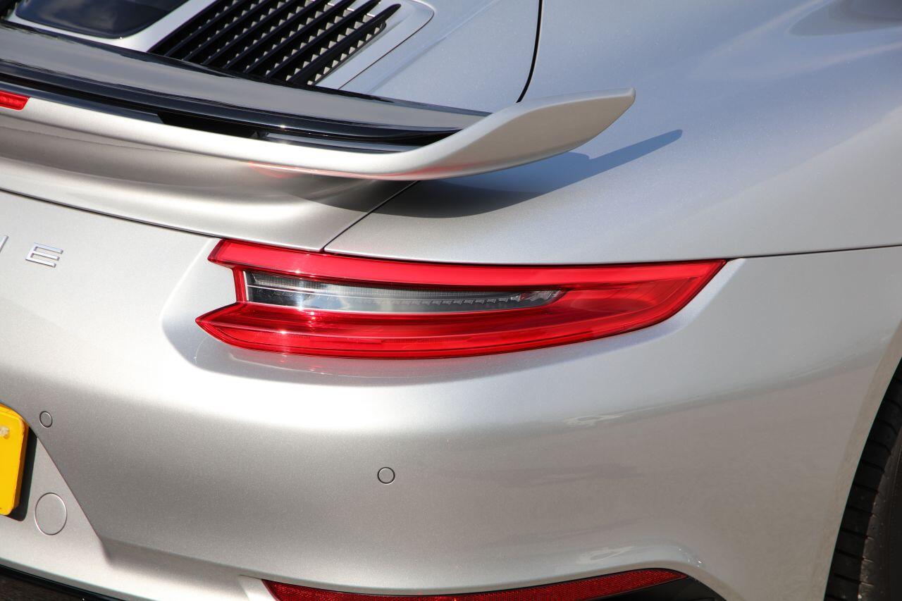 Porsche 911 view 23