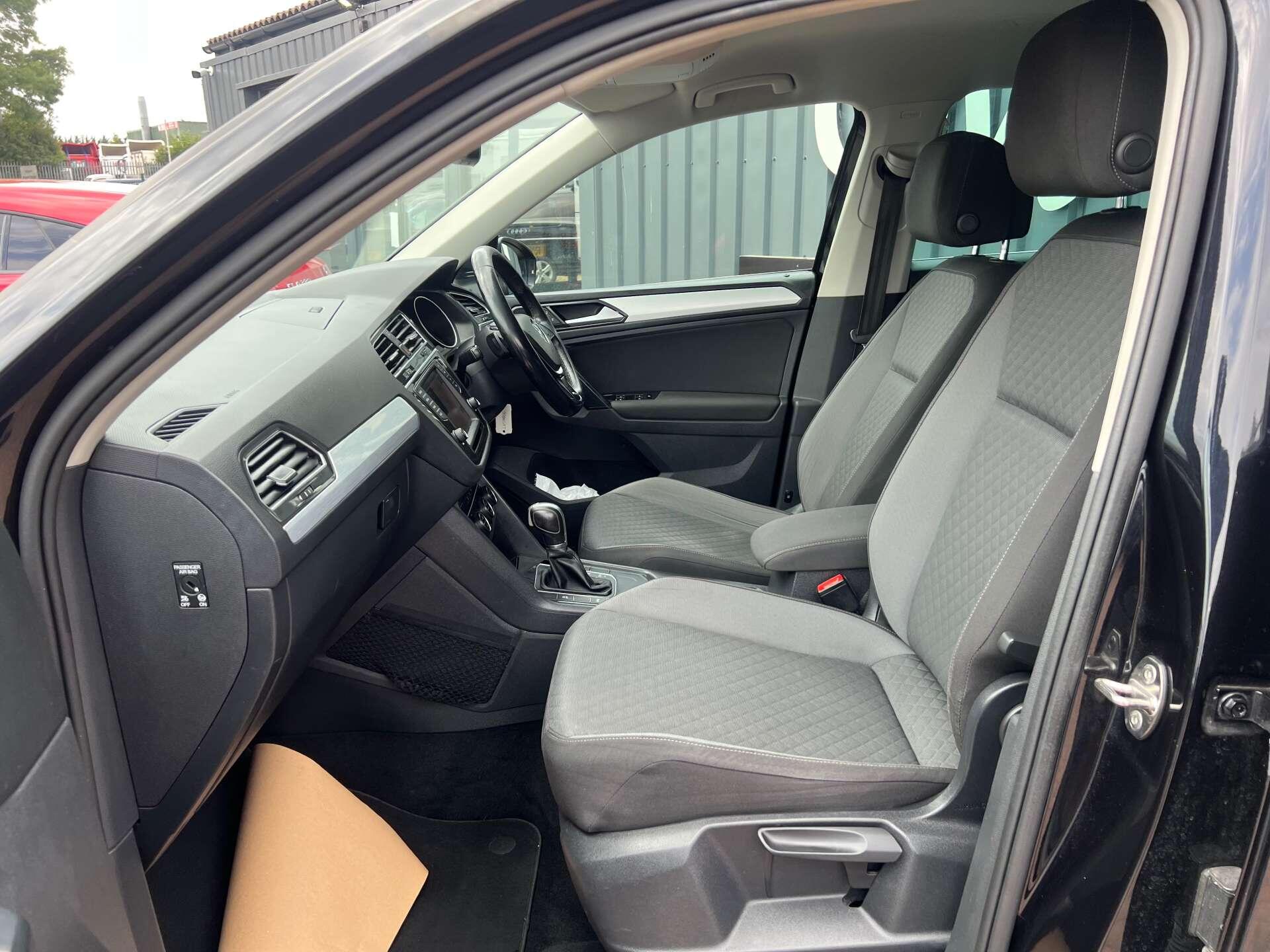 Volkswagen Tiguan view 42