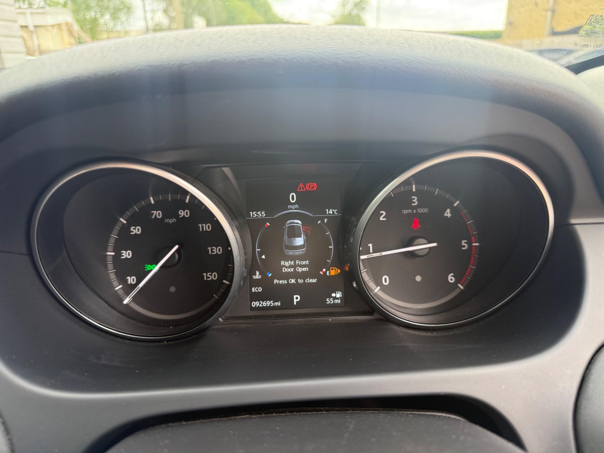 Land Rover Discovery Sport view 37
