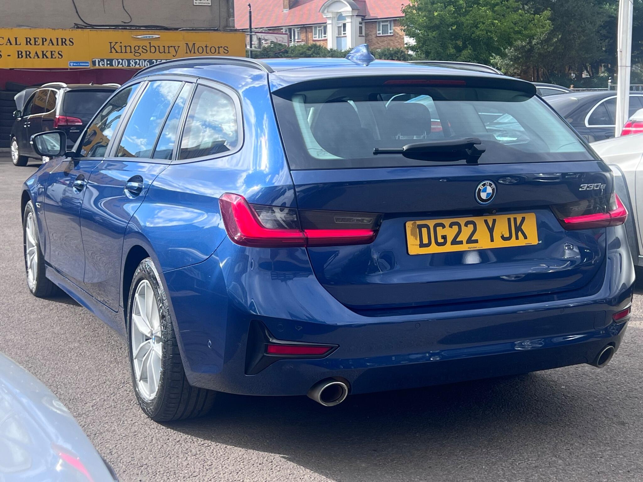 BMW 3 Series view 13