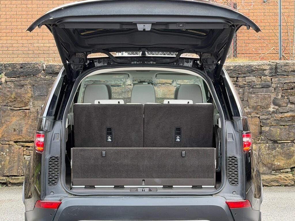 Land Rover Discovery view 24