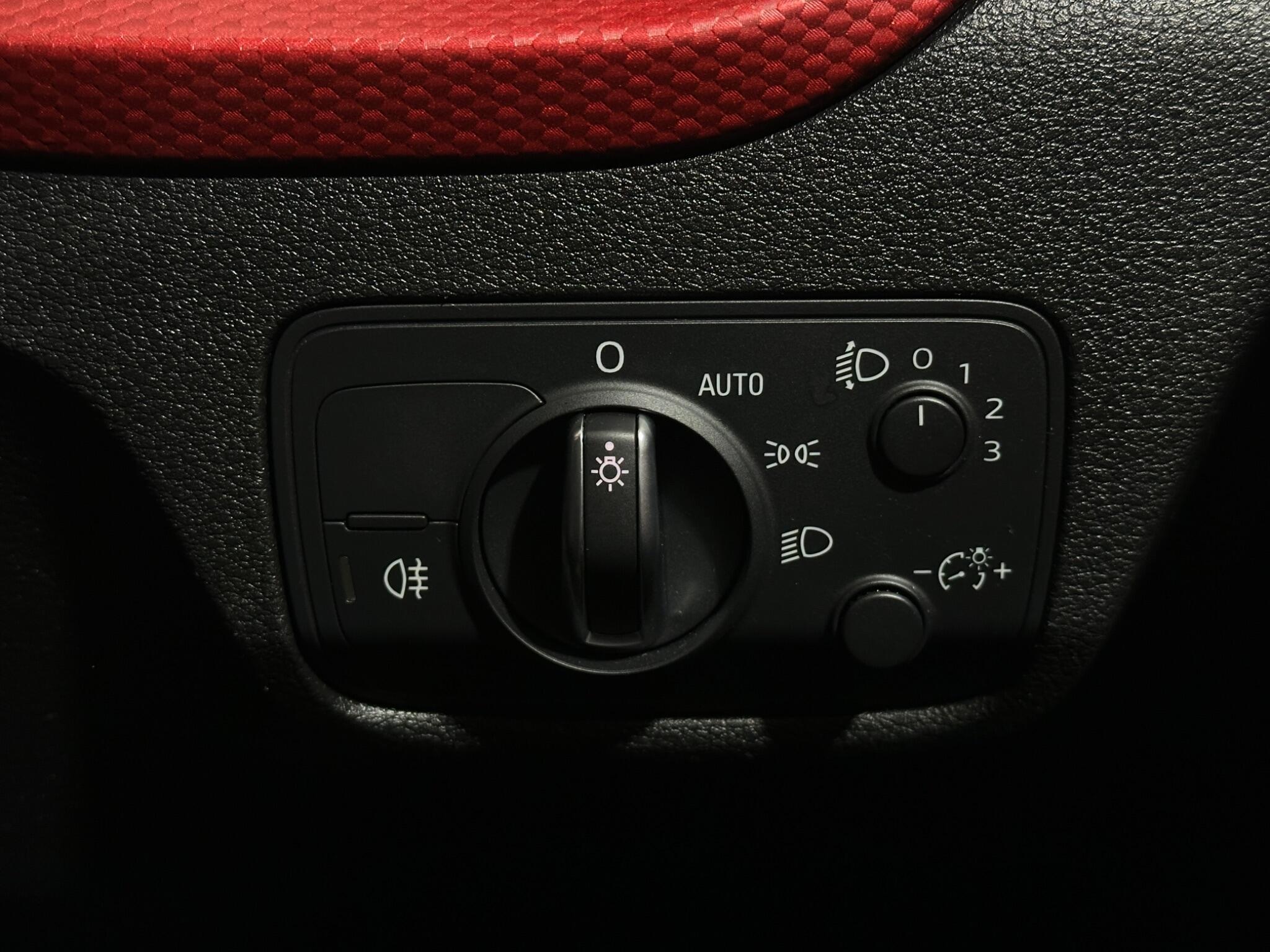 Audi Q2 view 18