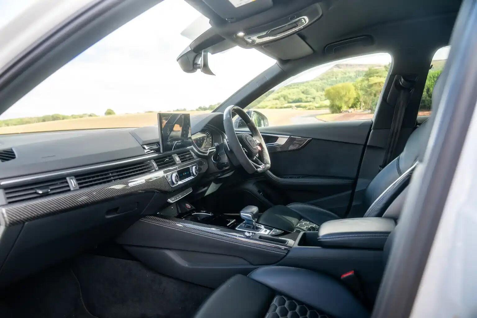 Audi RS4 Avant view 39