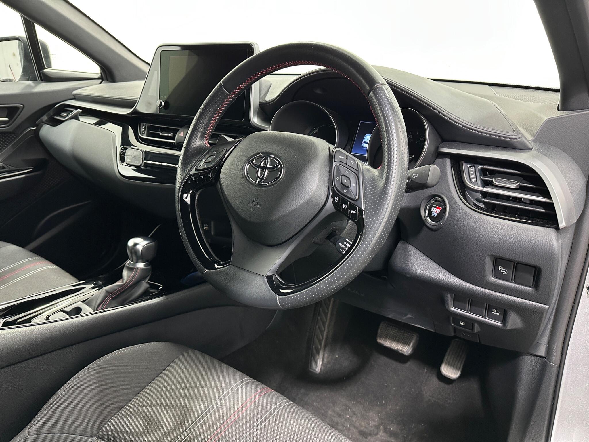 Toyota C-HR view 11
