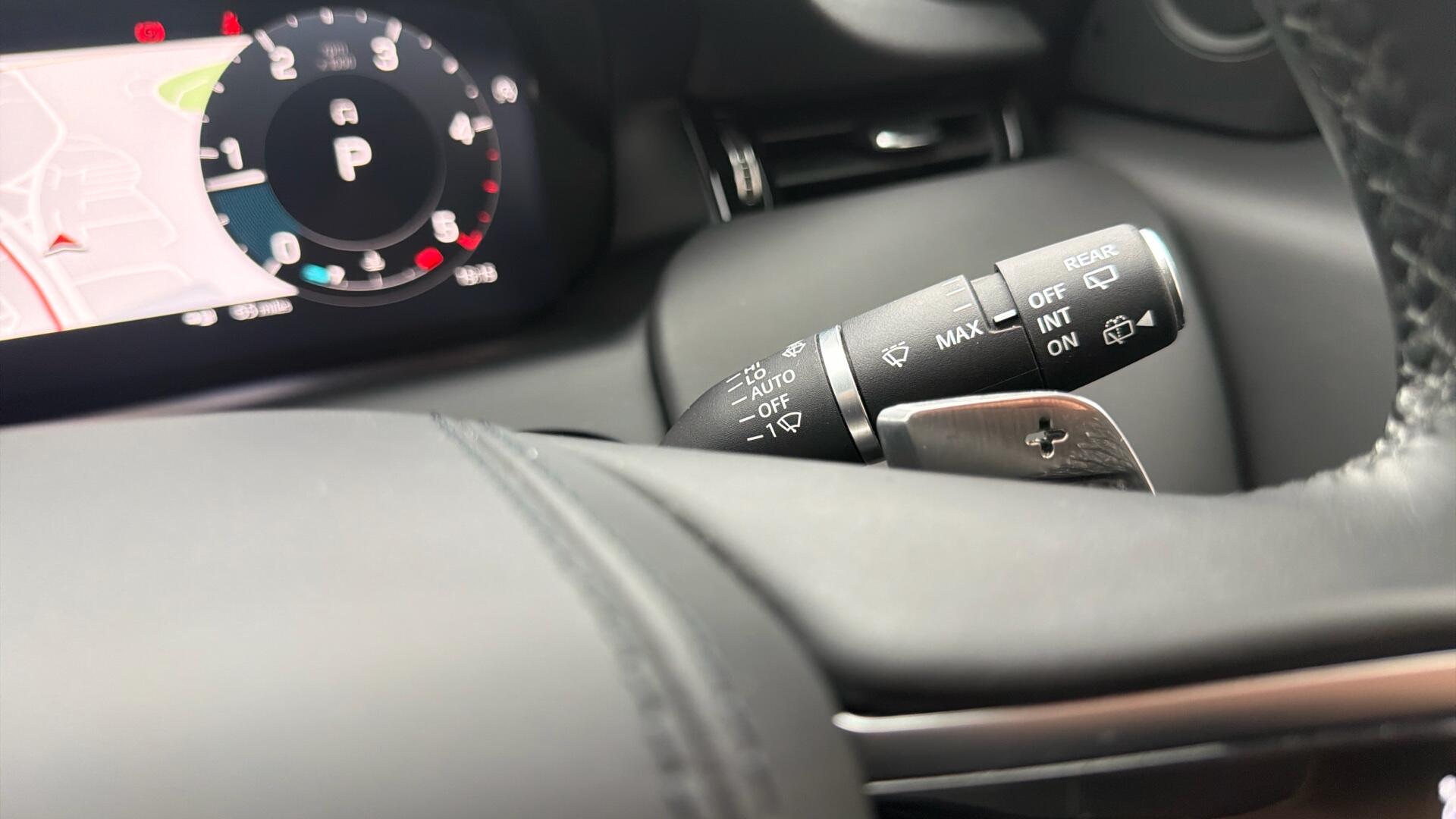 Land Rover Discovery Sport view 30