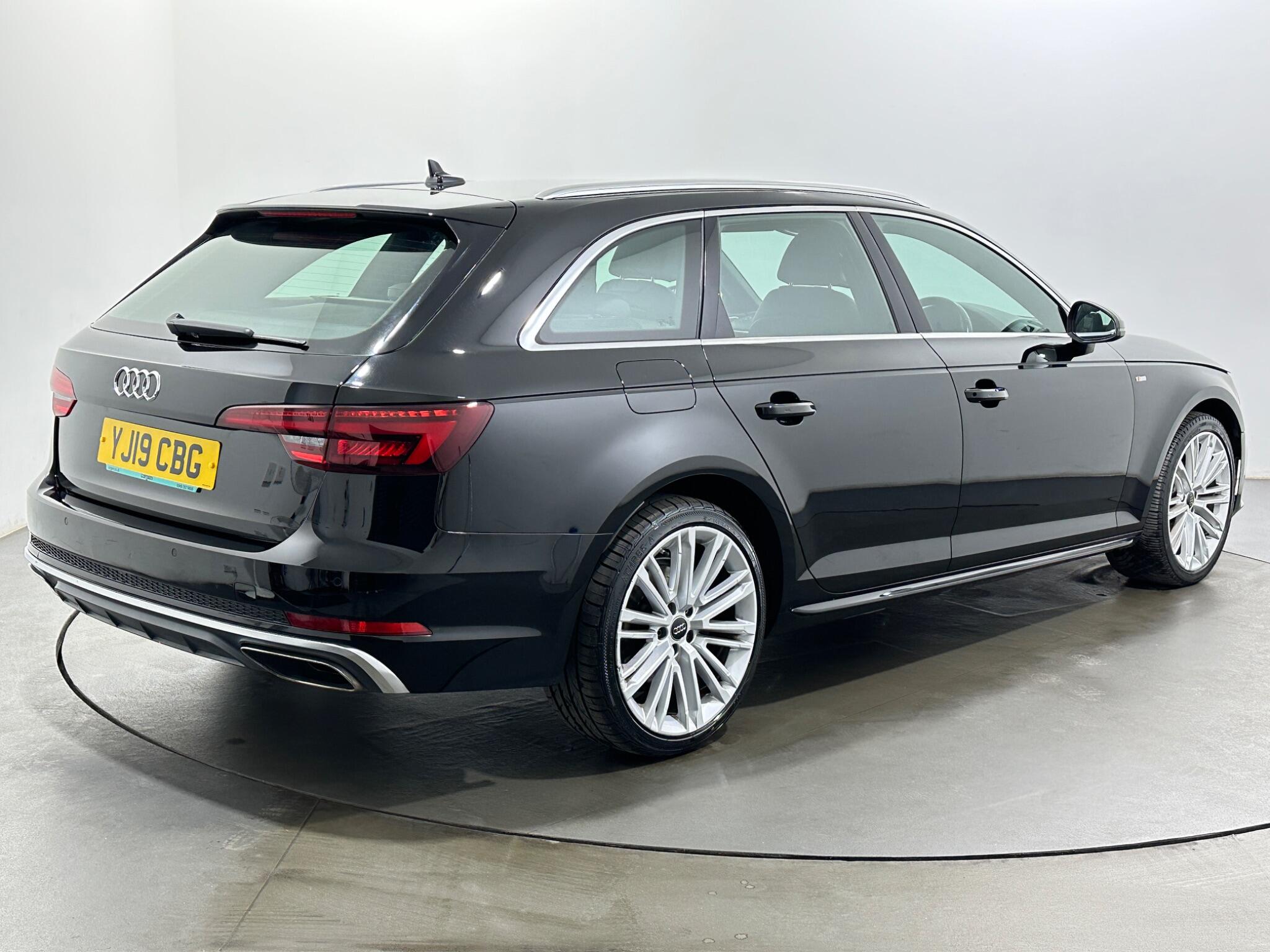 Audi A4 view 8