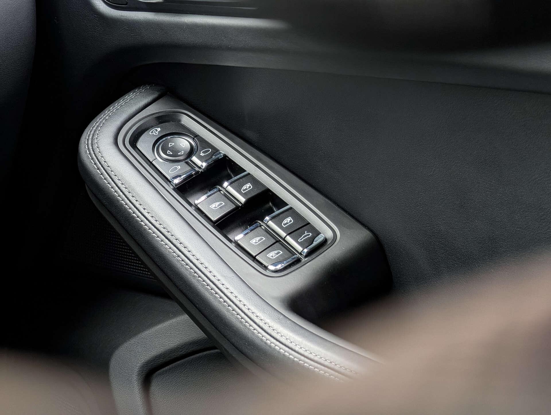 Porsche Macan view 30