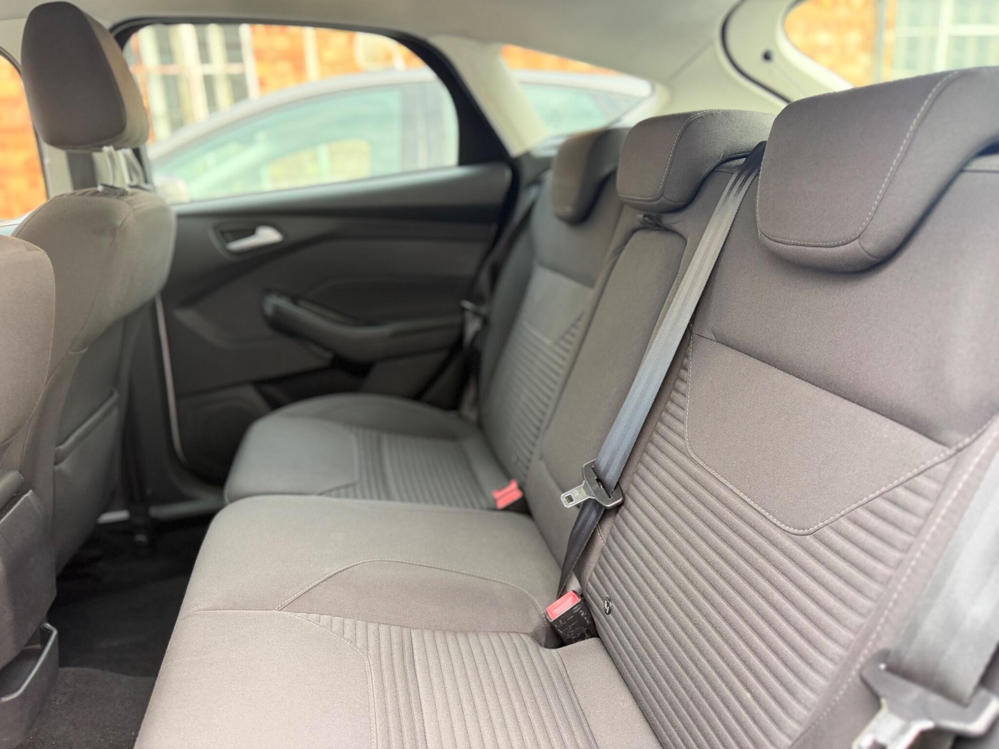 Ford Focus view 16