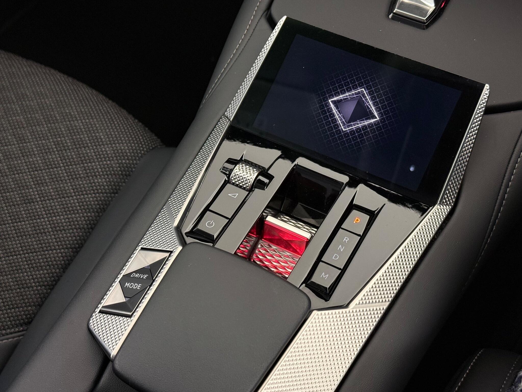 DS Automobiles DS 4 view 33