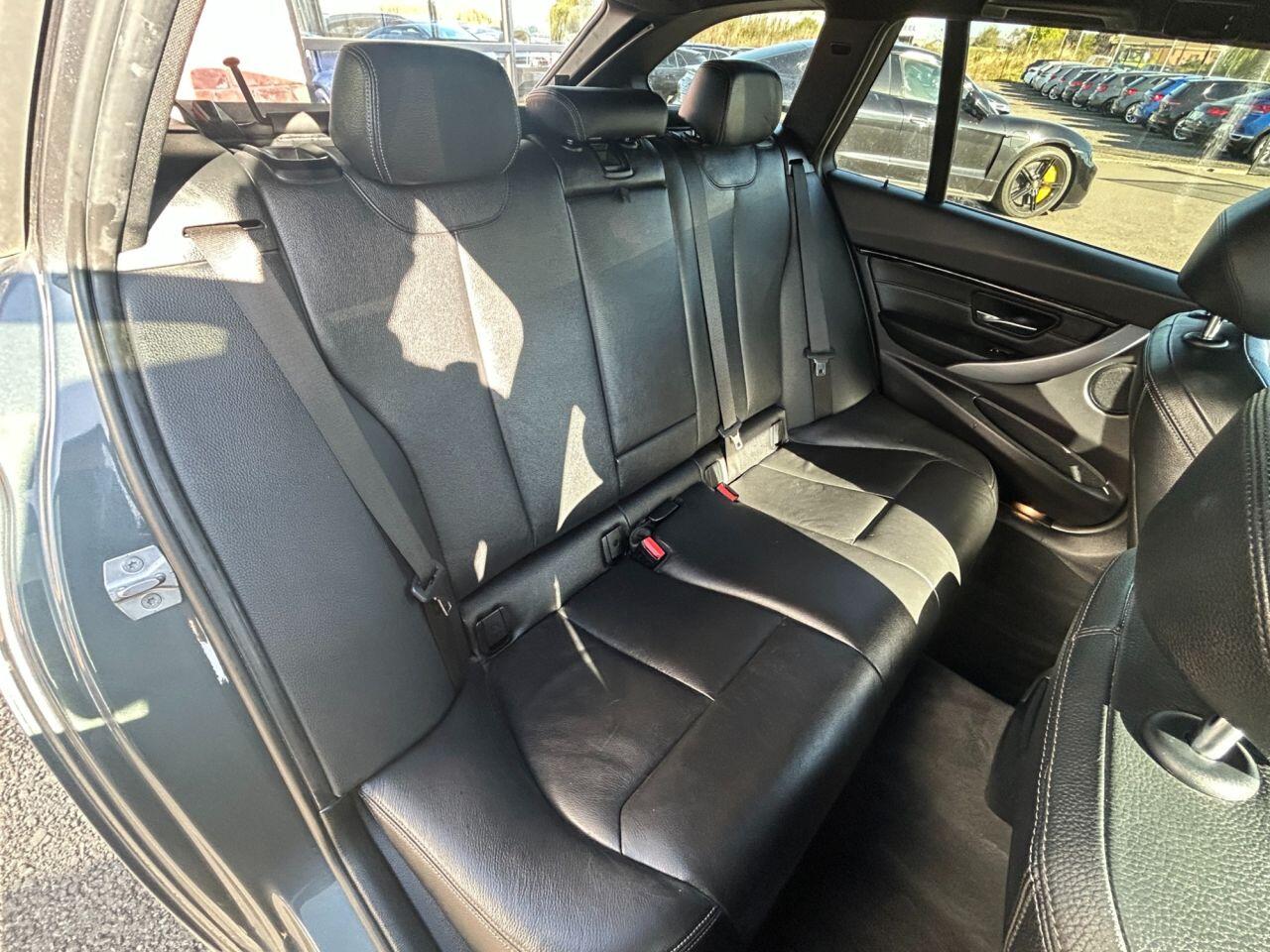 BMW 3 Series view 14