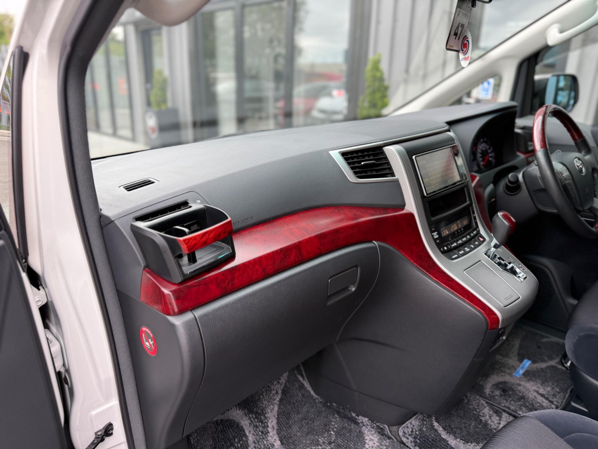 Toyota Vellfire view 13