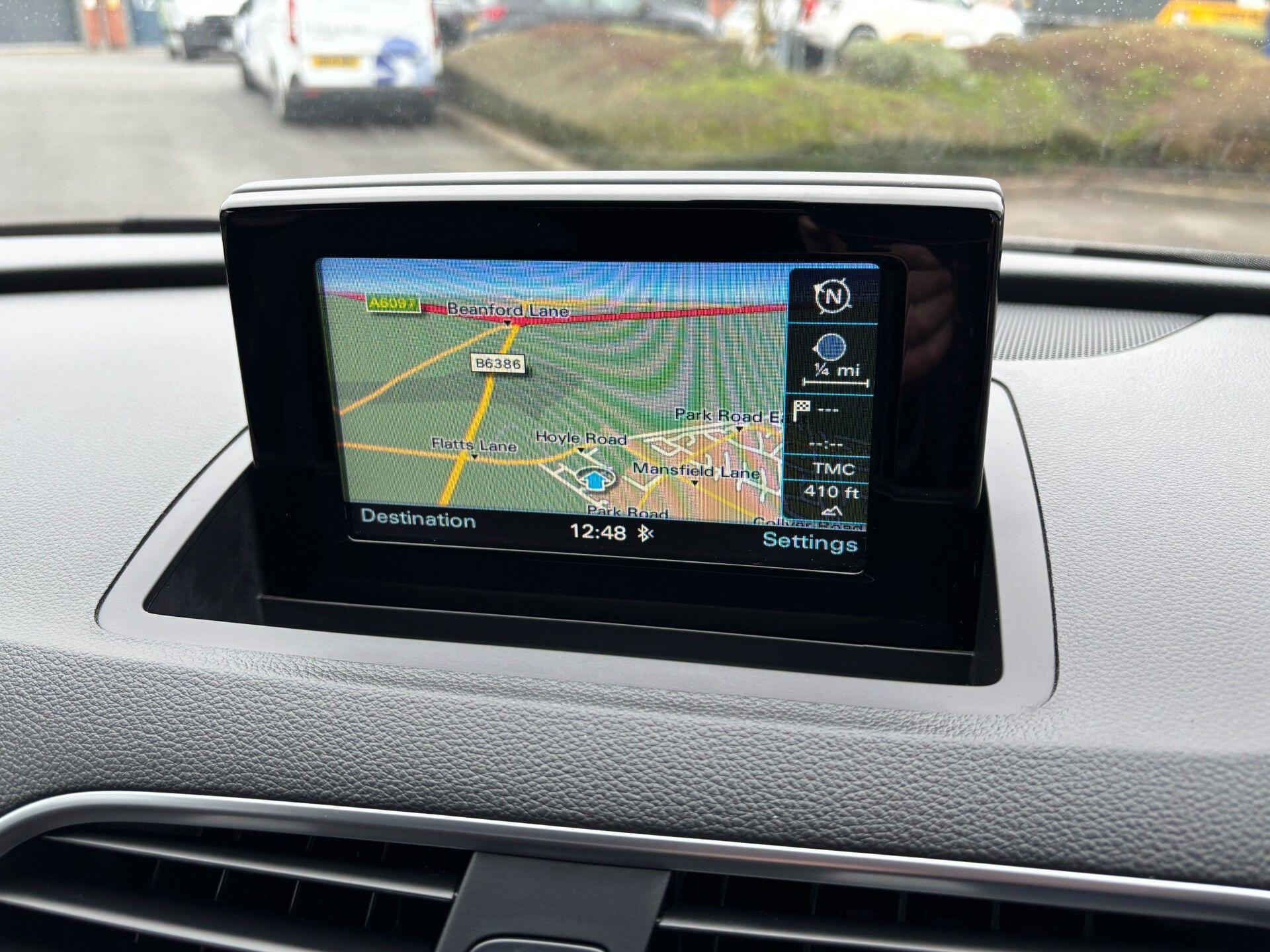 Audi Q3 view 19
