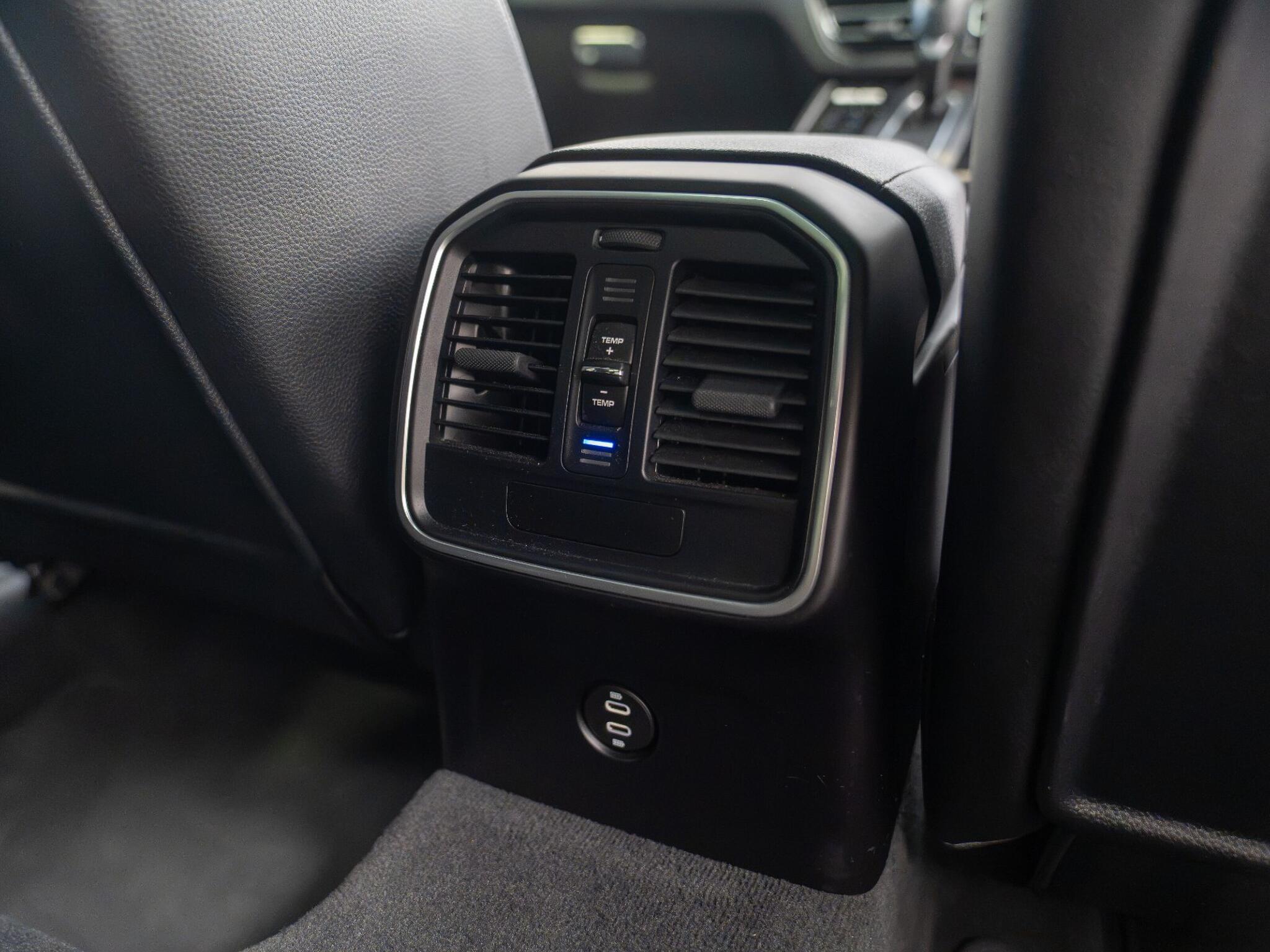 Porsche Macan view 15