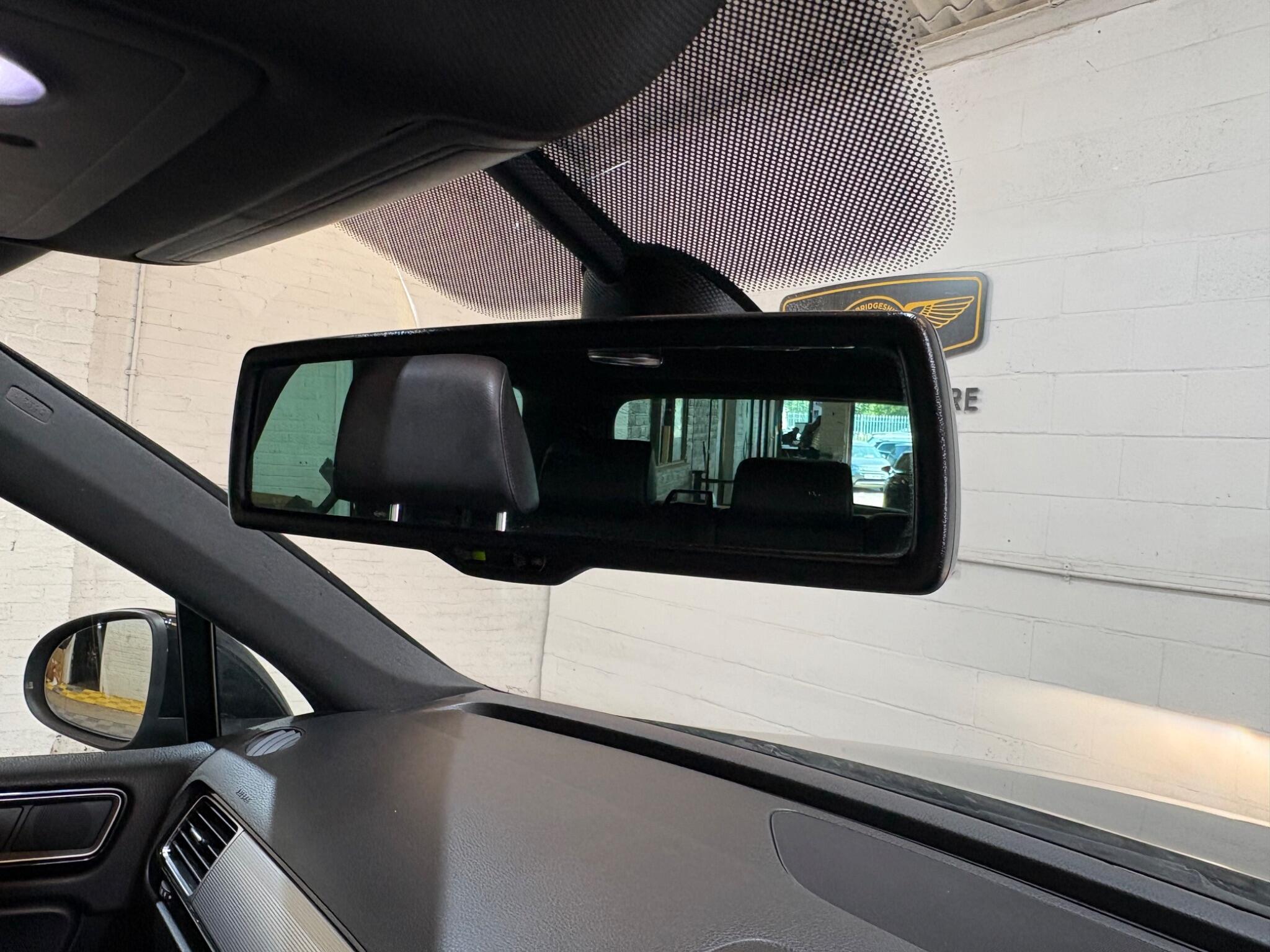 Volkswagen Touareg view 14