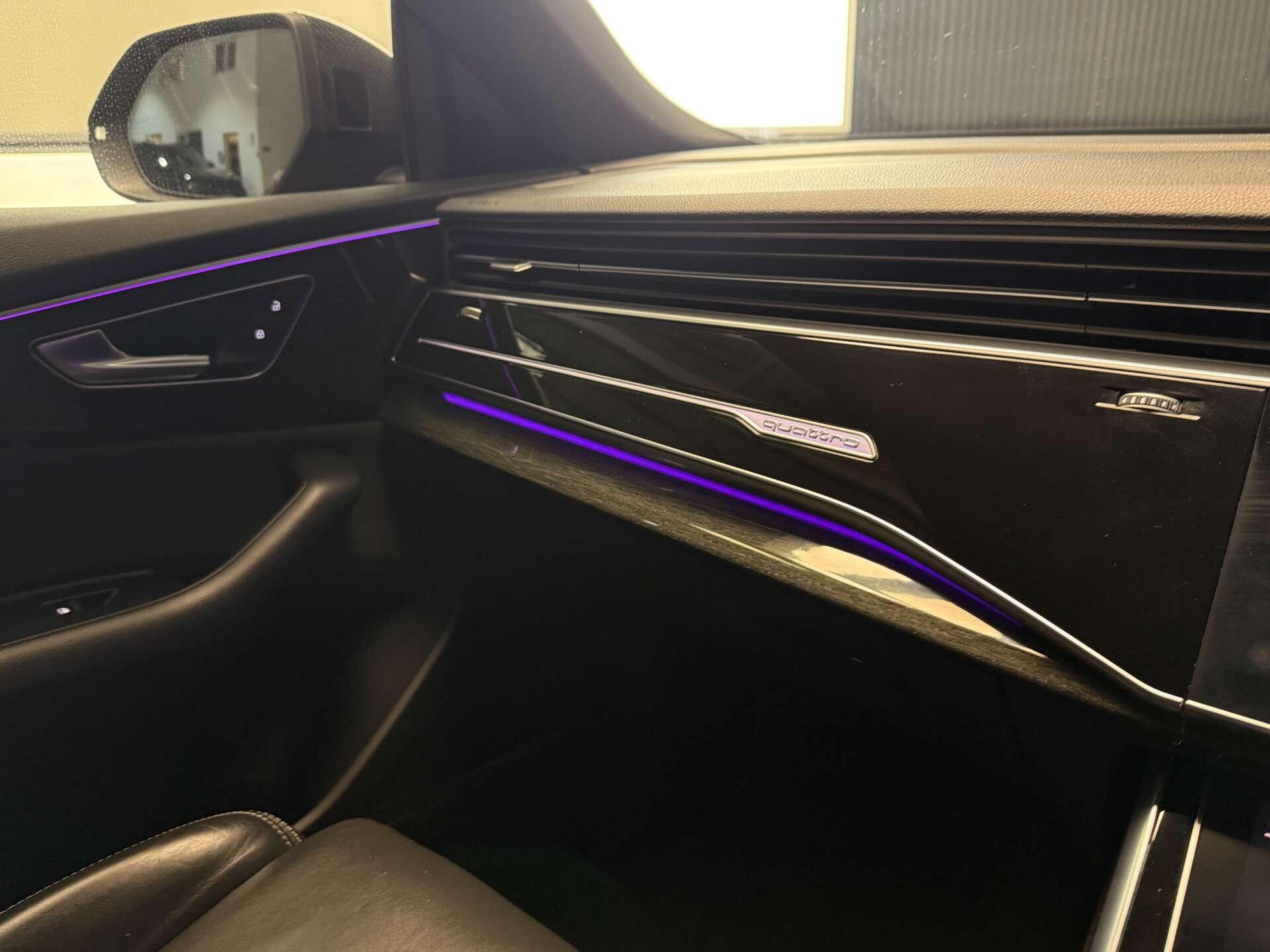 Audi Q8 view 30