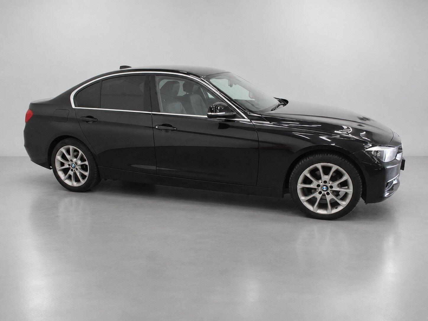 BMW 3 Series view 4