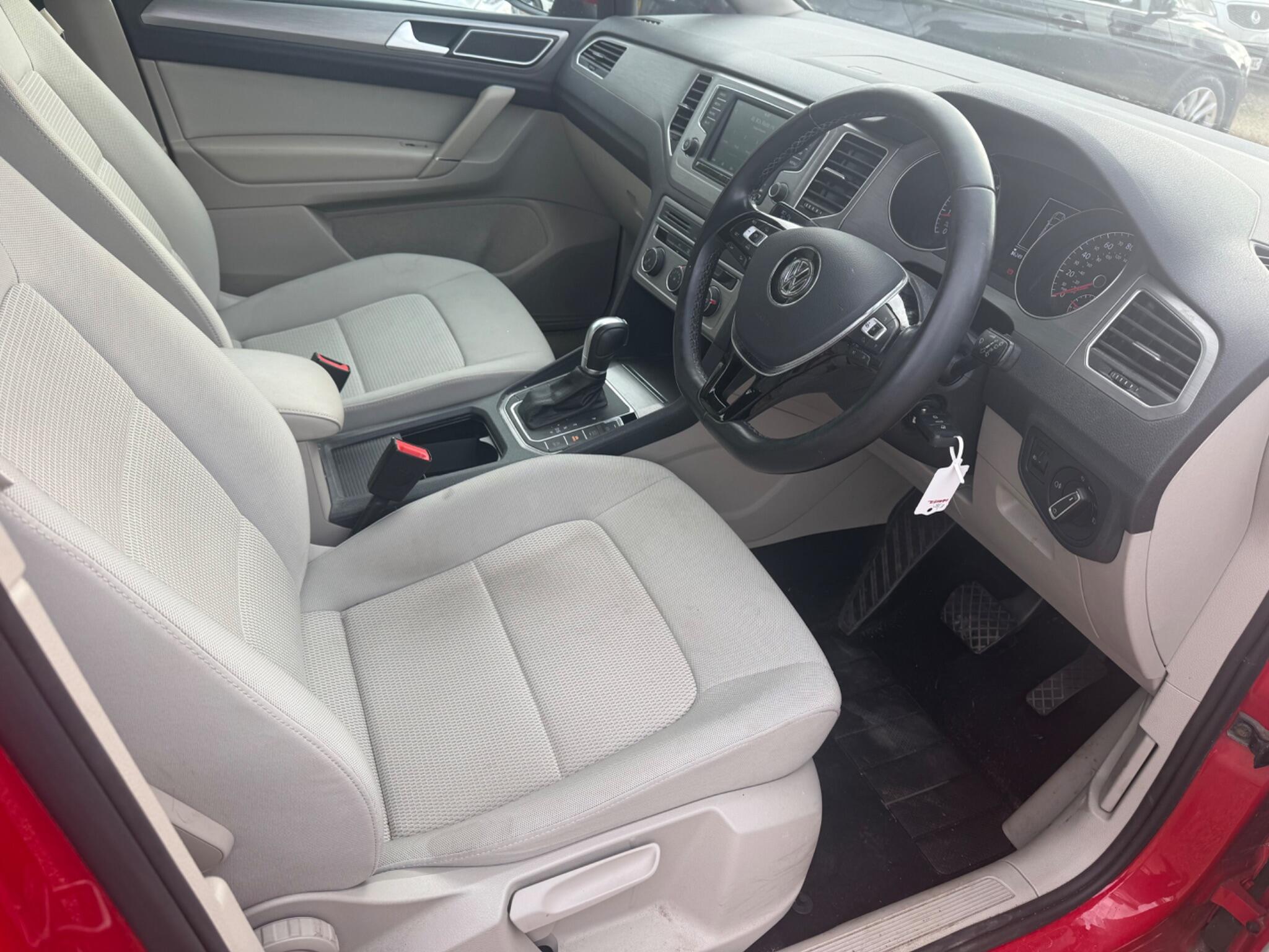Volkswagen Golf Sportsvan view 4
