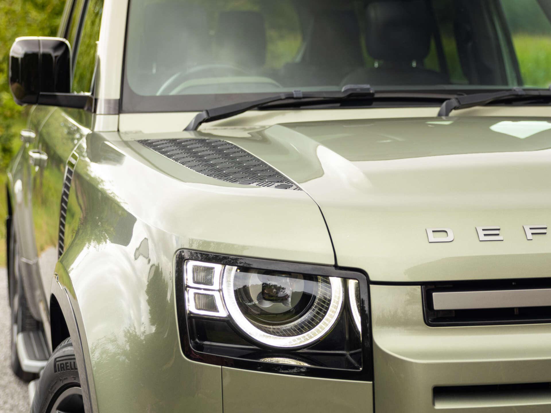 Land Rover Defender view 38
