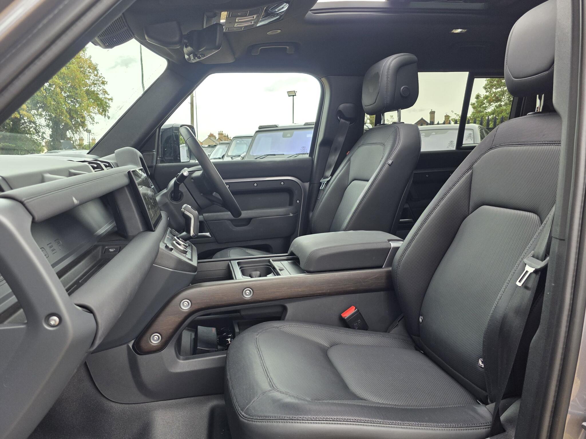 Land Rover Defender view 17