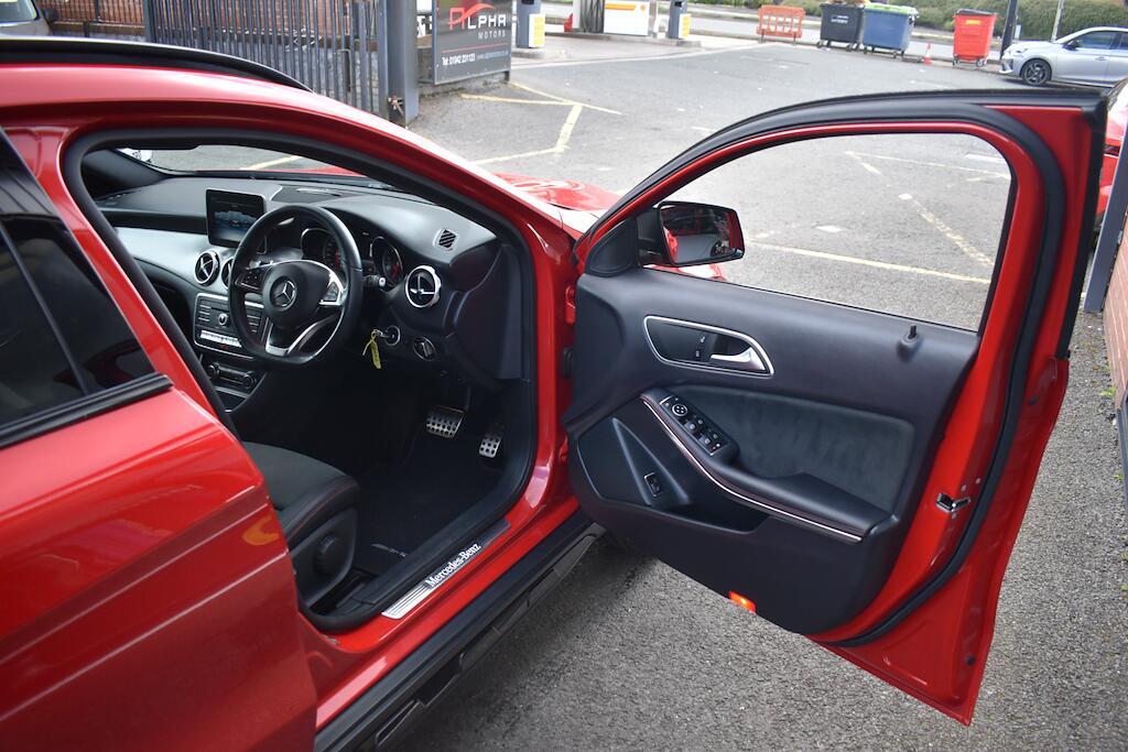 Mercedes-Benz Gla view 25