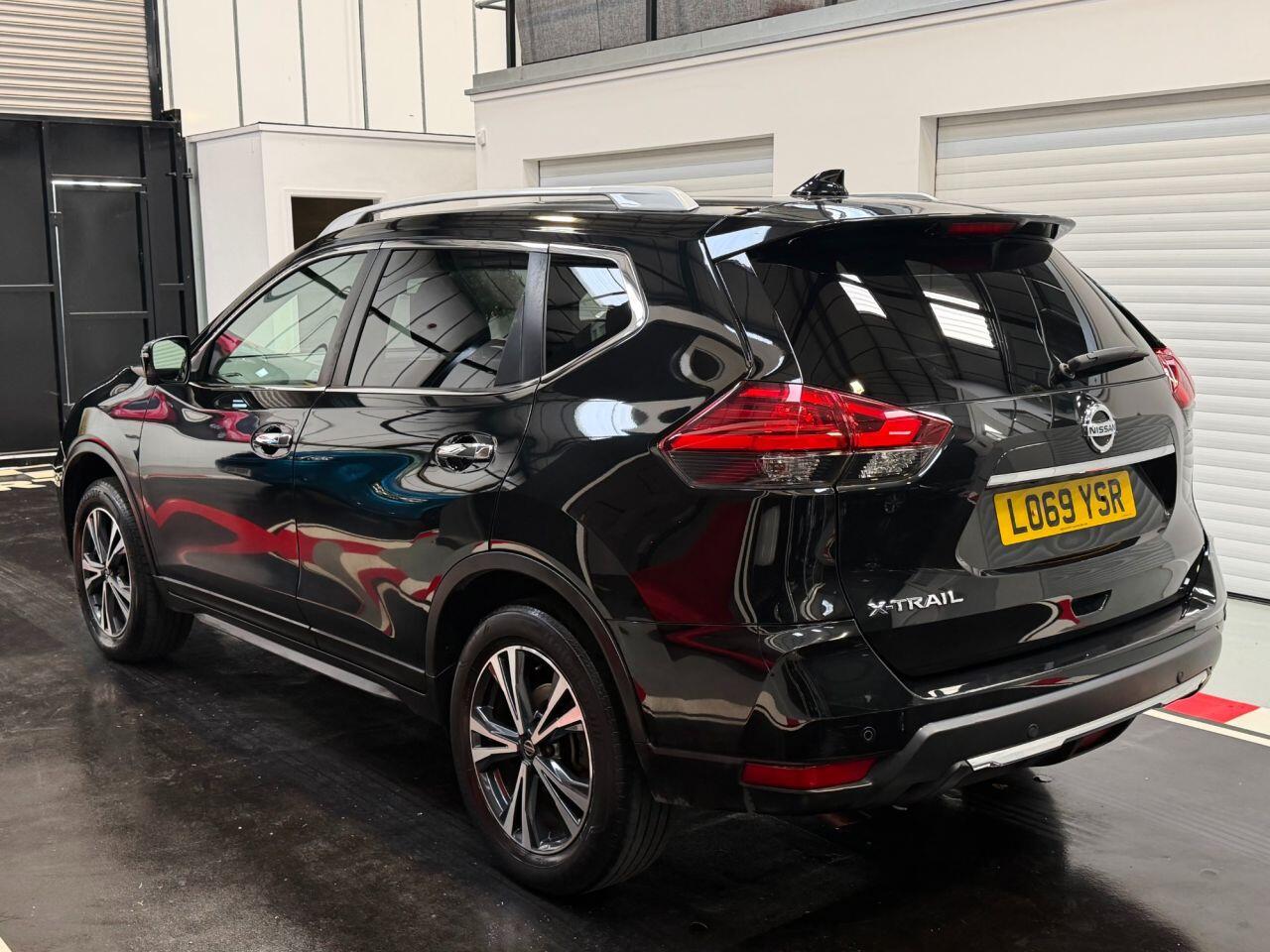 Nissan X-Trail view 4