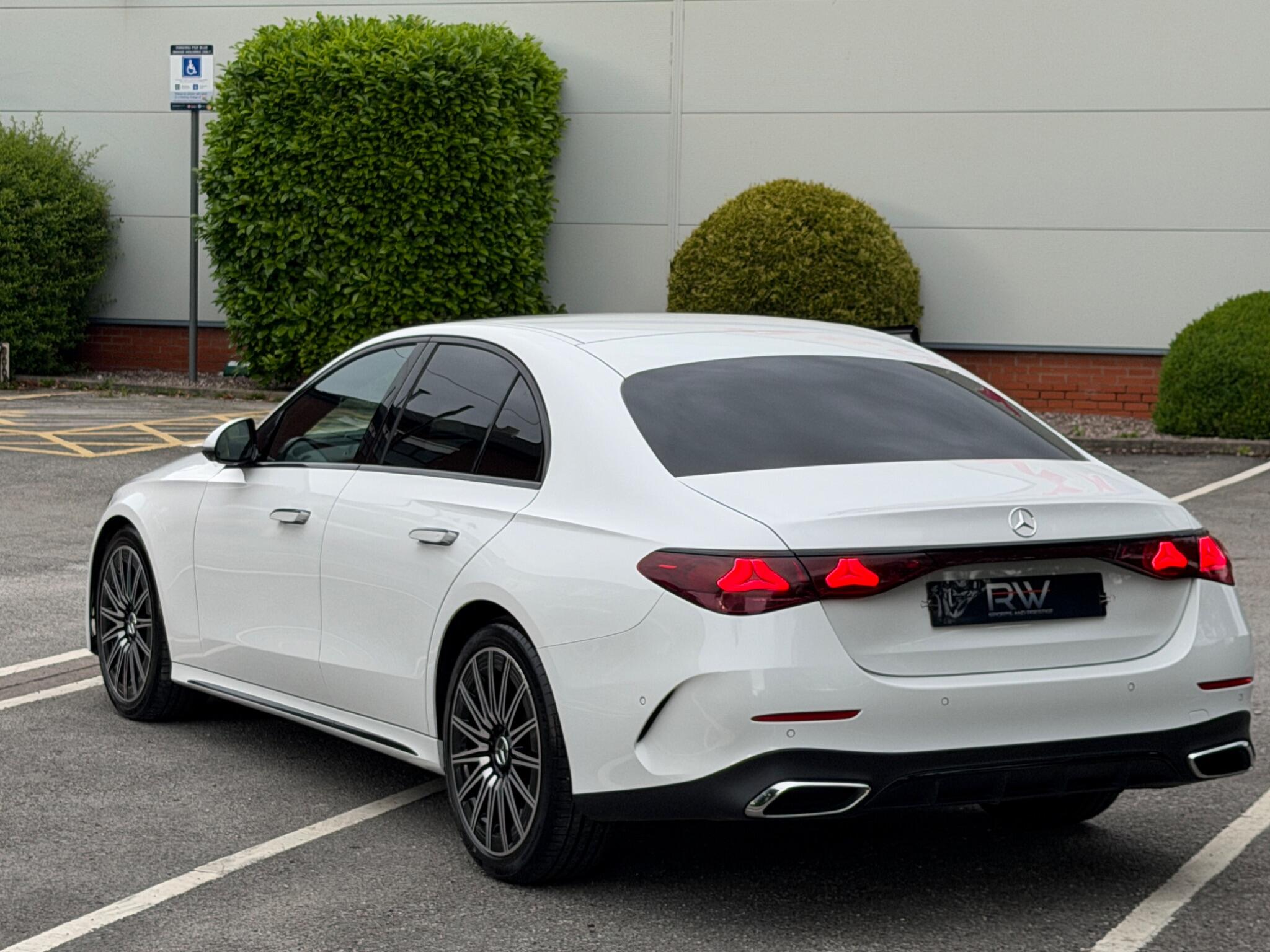 Mercedes-Benz E Class view 29