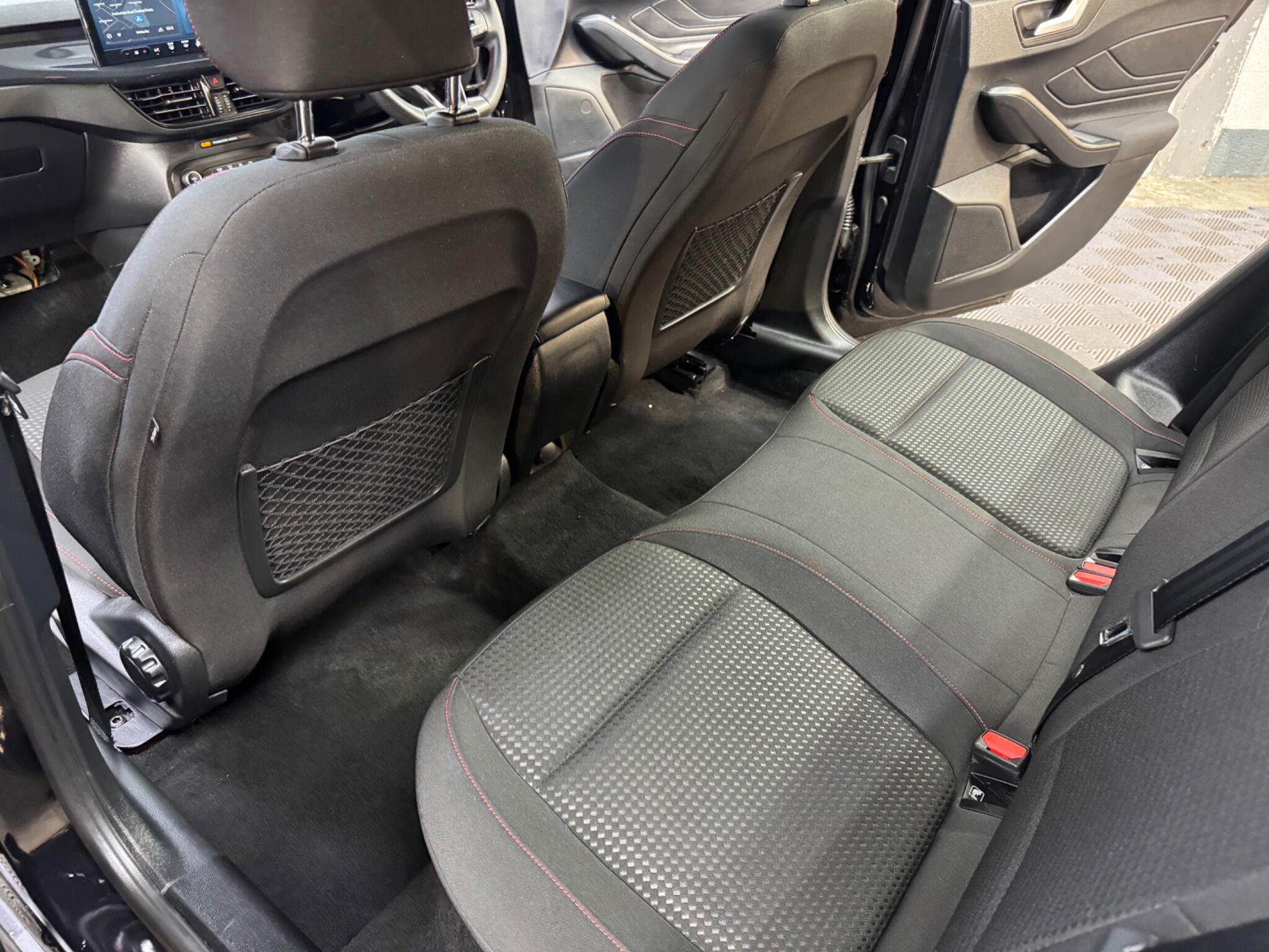 Ford Focus view 35