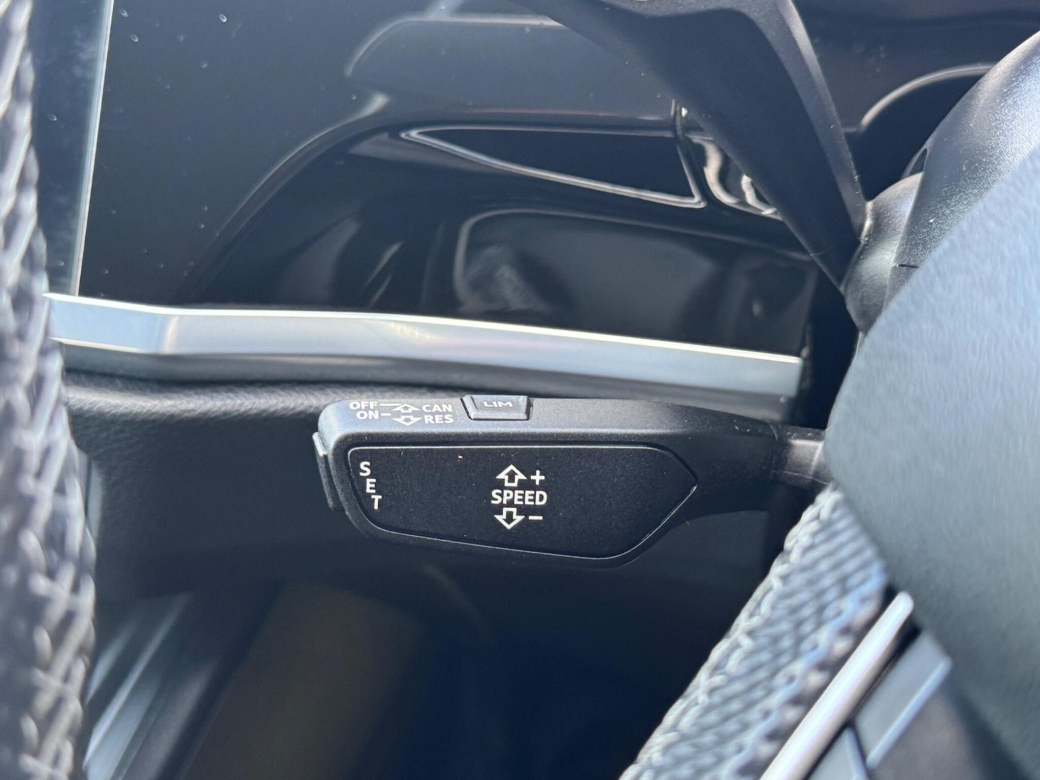 Audi Q3 view 21