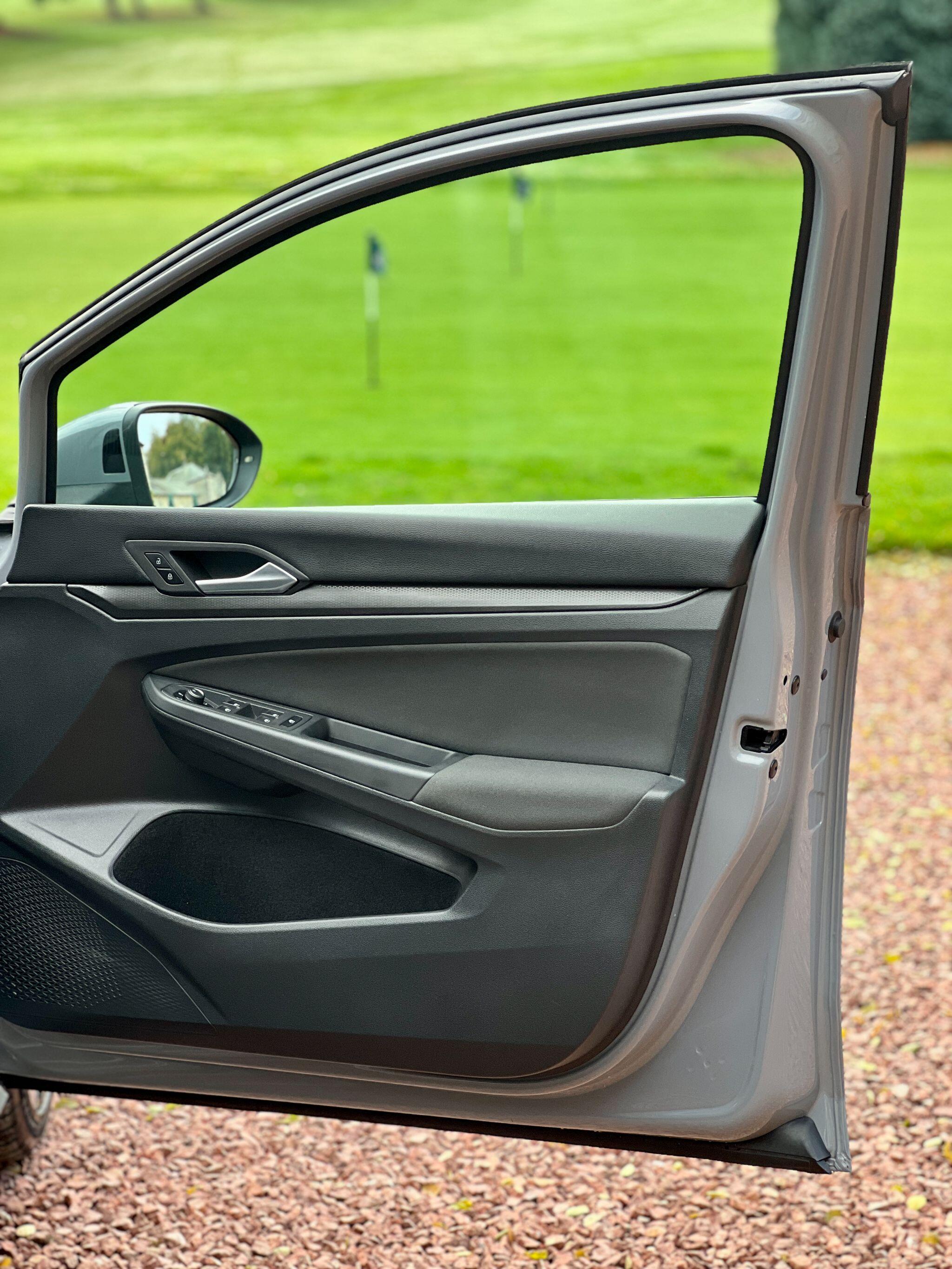 Volkswagen Golf view 29