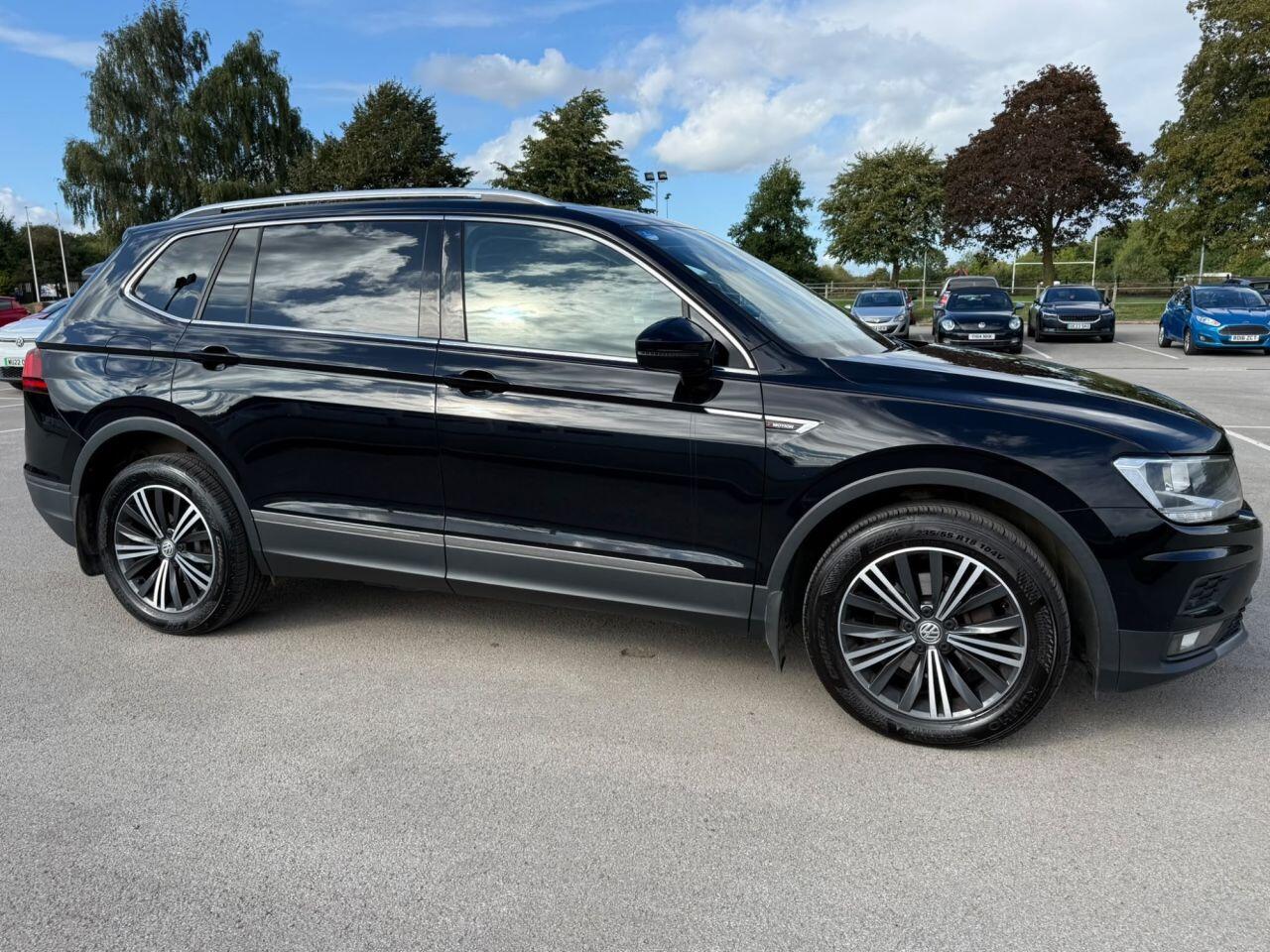 Volkswagen Tiguan Allspace view 15
