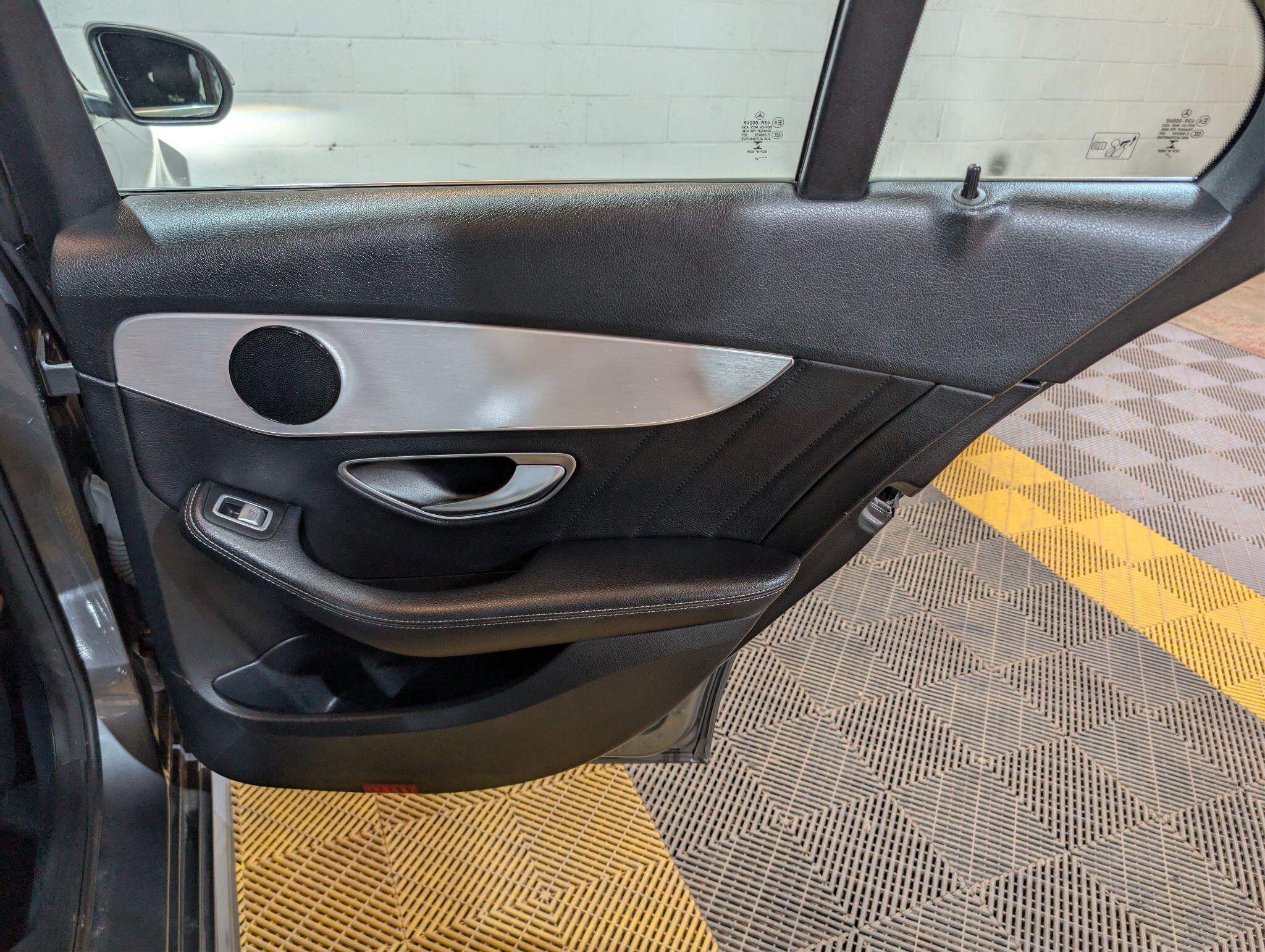 Mercedes-Benz C Class view 57