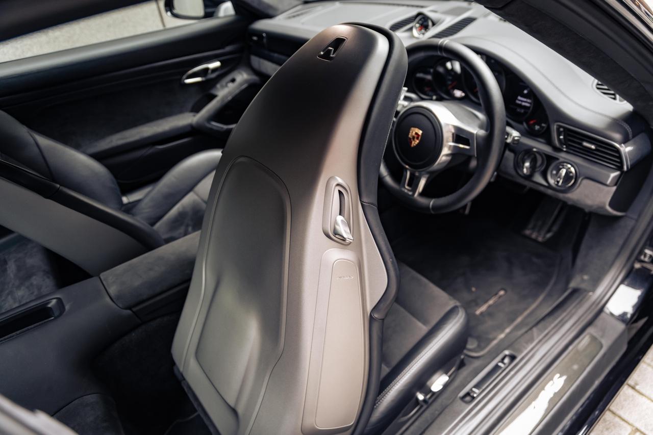 Porsche 911 view 24