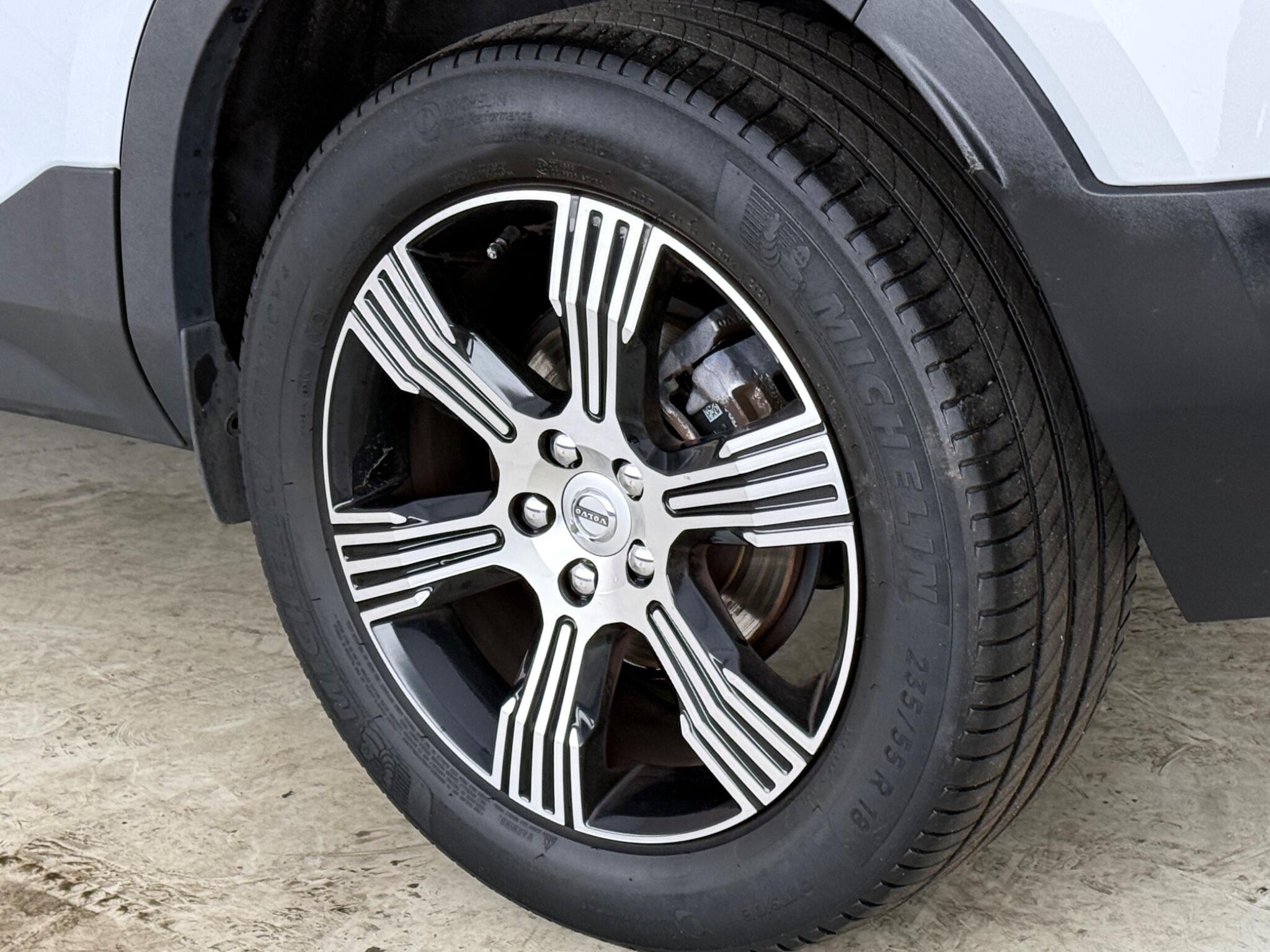 Volvo XC40 view 9