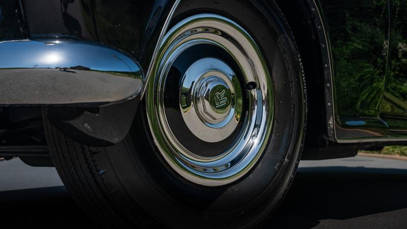 Rolls-Royce Phantom view 3
