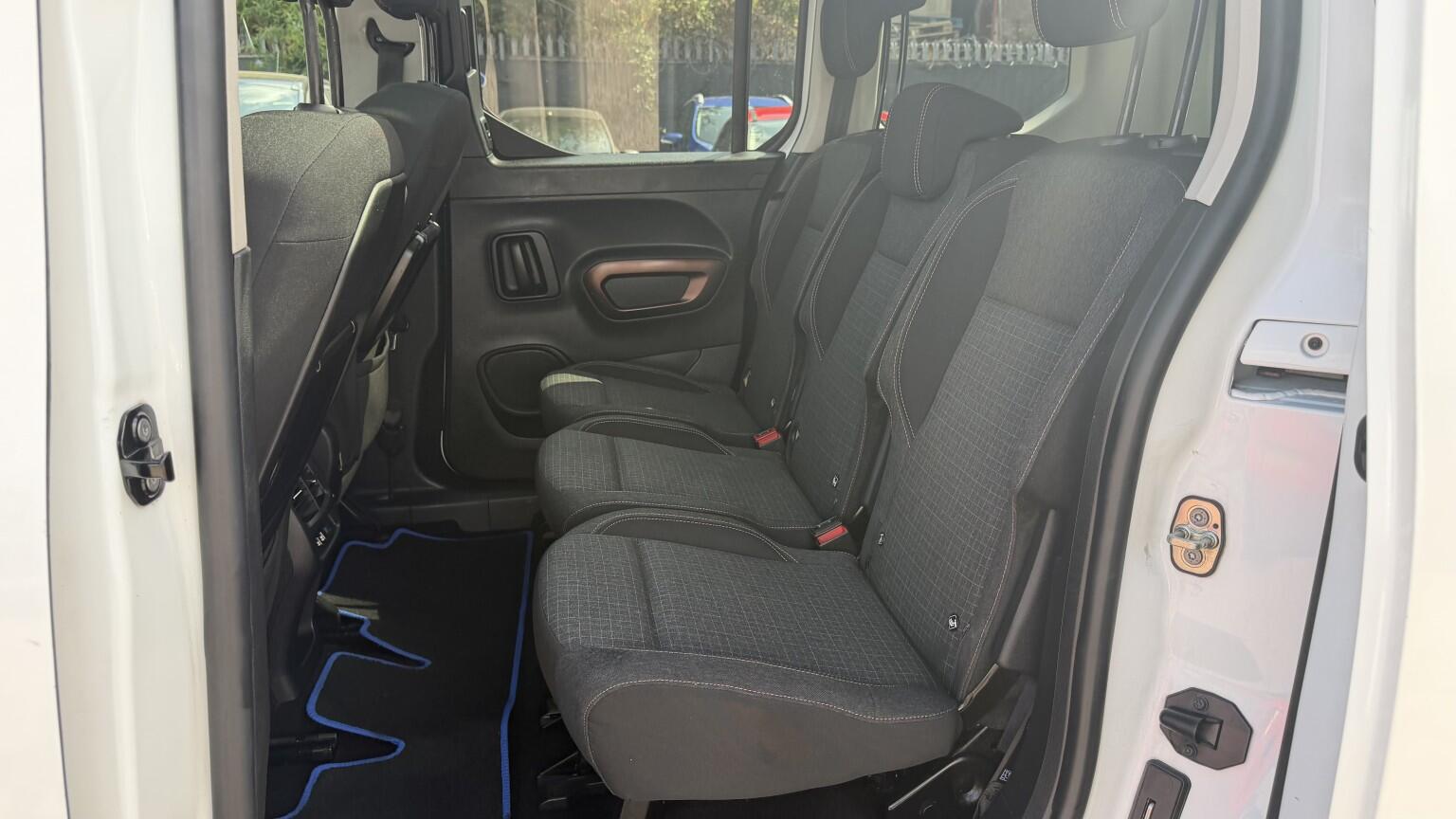 Peugeot Rifter view 18