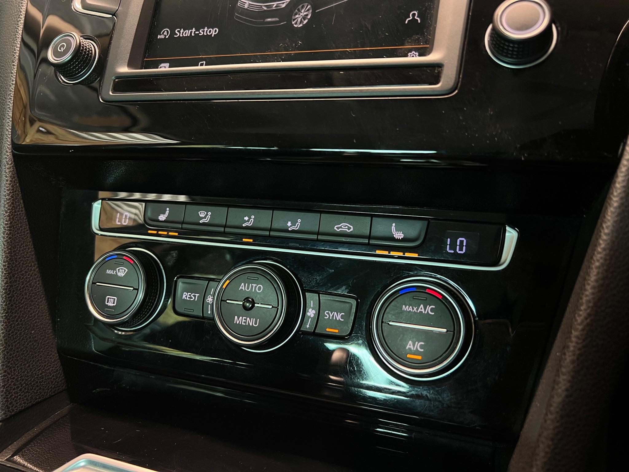 Volkswagen Passat view 30